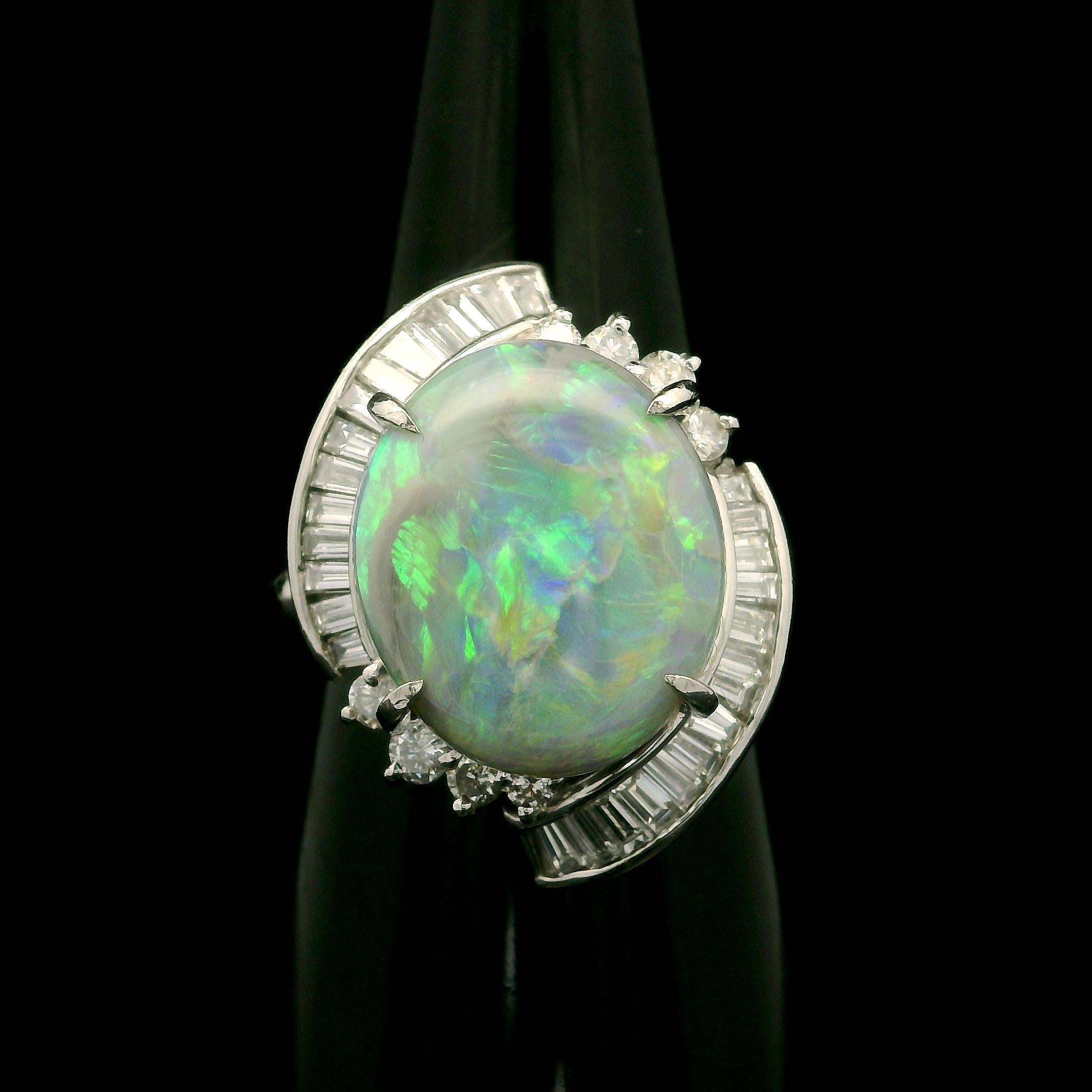 Bague cocktail vintage en platine avec opale cabochon ovale de 5,16 carats et halo de diamants en vente 10
