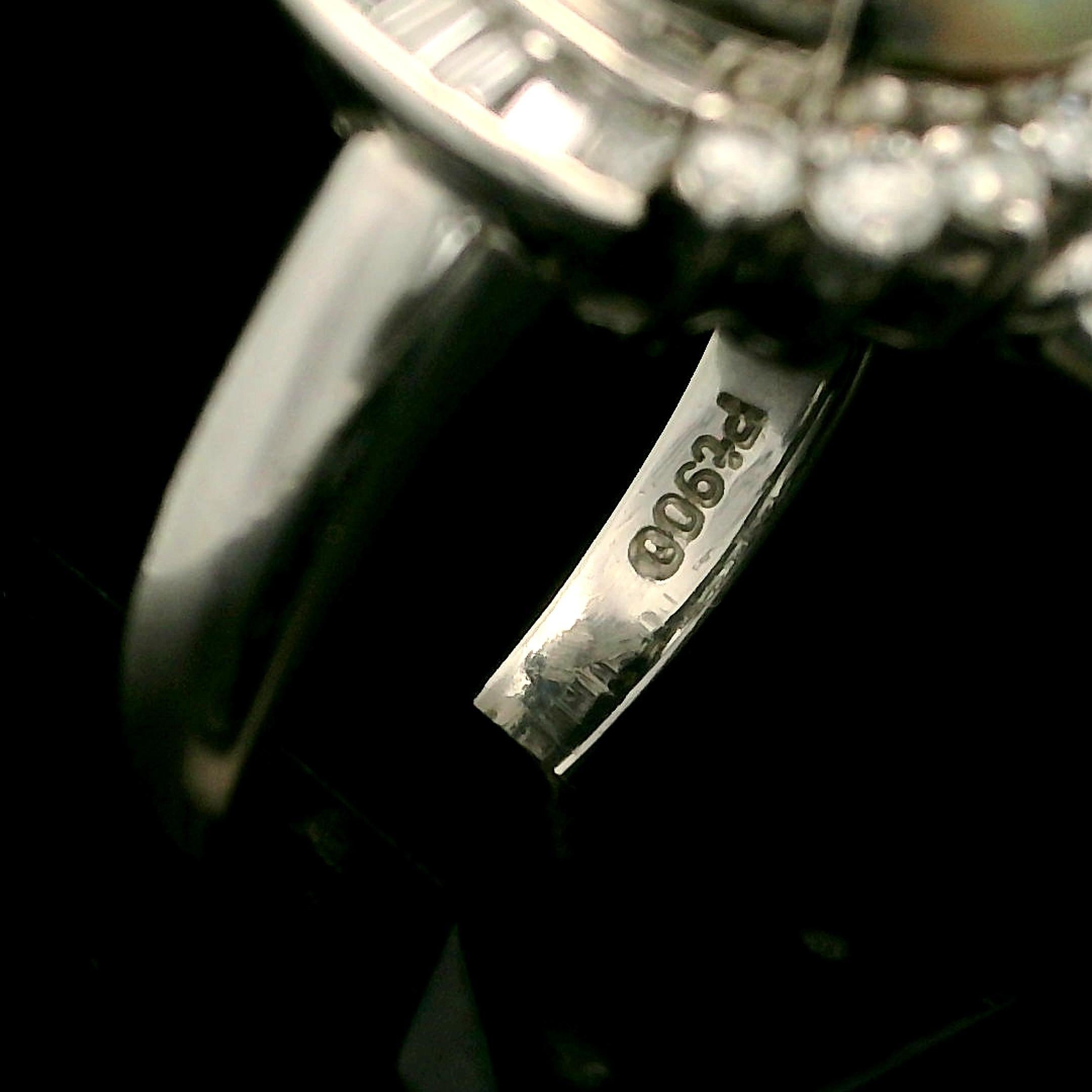 Bague cocktail vintage en platine avec opale cabochon ovale de 5,16 carats et halo de diamants en vente 3