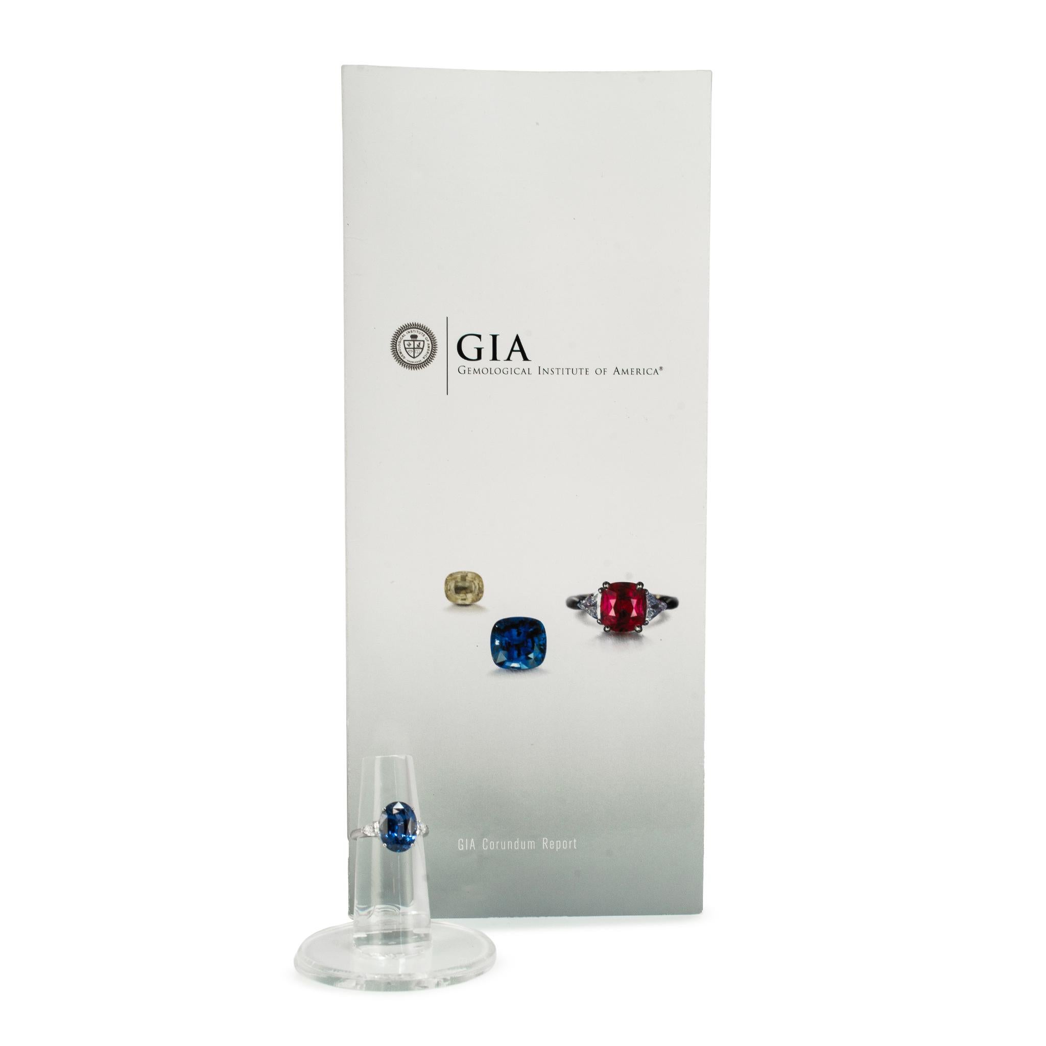 Anillo de cóctel vintage de platino y diamantes con tres piedras y 5,97 ct de zafiro azul Gia en venta 4