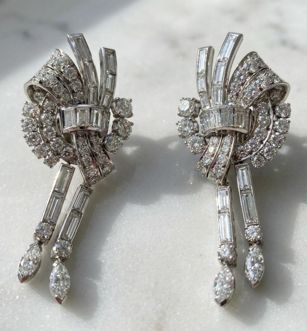 Pendientes colgantes vintage de platino con diamantes VS de 6,28 quilates, certificados en Excelente estado para la venta en Chicago, IL
