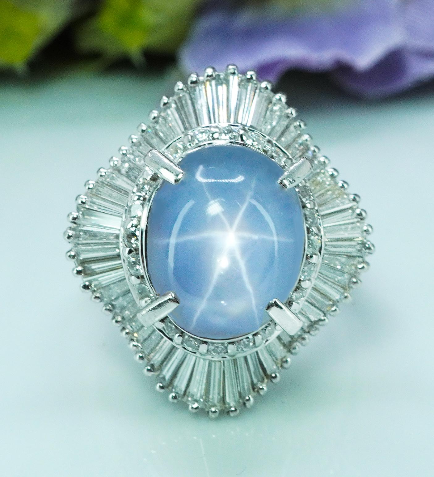  Vintage Platinum 6ct Star Sapphire Baguette Round Diamond Ballerina Halo Ring HEAVY! 

 Dieses faszinierende Nachlassstück ist in luxuriösem und teurem Platin Pt900 gefertigt. In der Mitte befindet sich ein echter, auf der Erde abgebauter ovaler