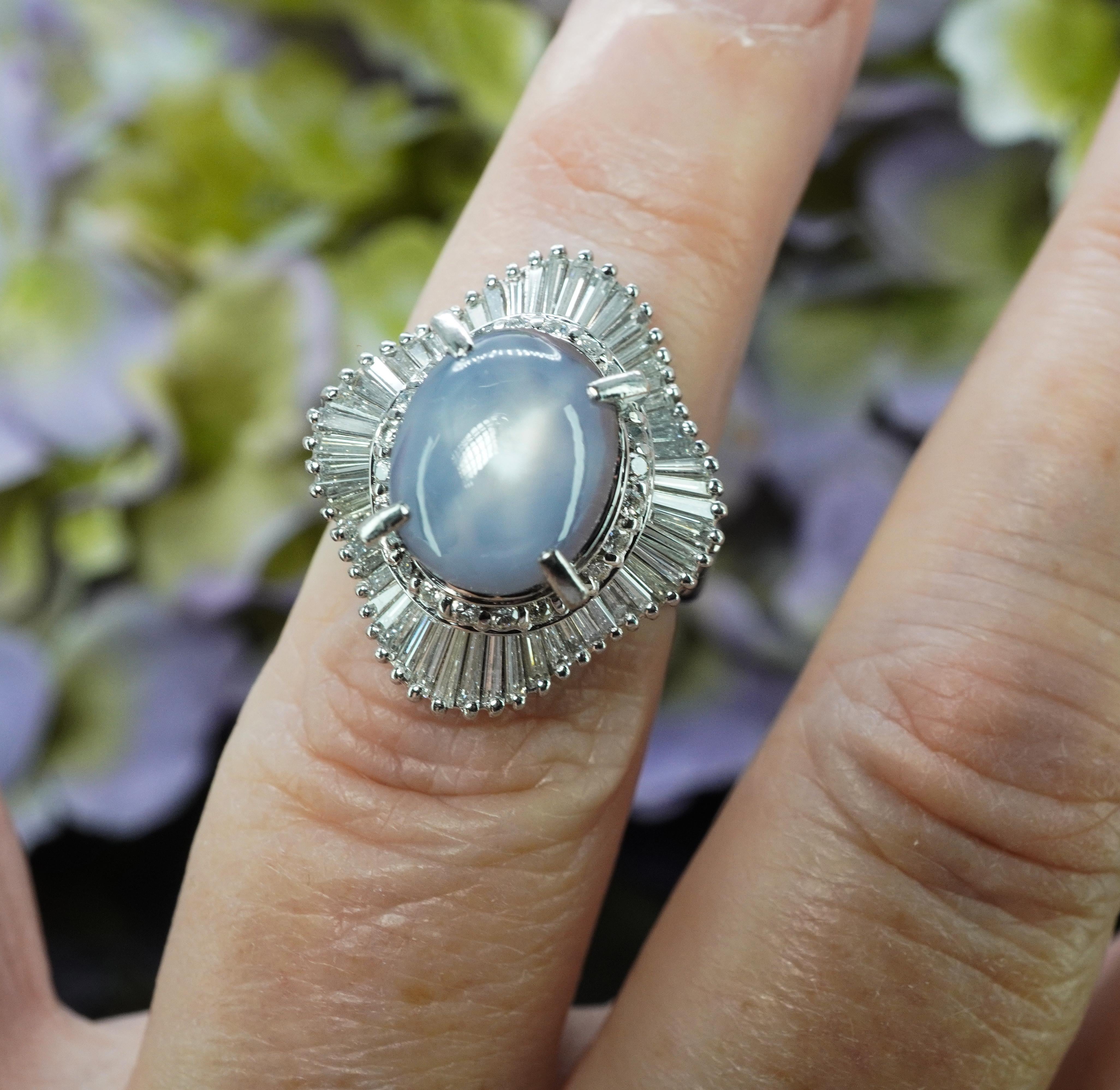 Vintage Platinum 6ct Star Sapphire Baguette Runde Diamant Ballerina Halo Ring (Ovalschliff) im Angebot