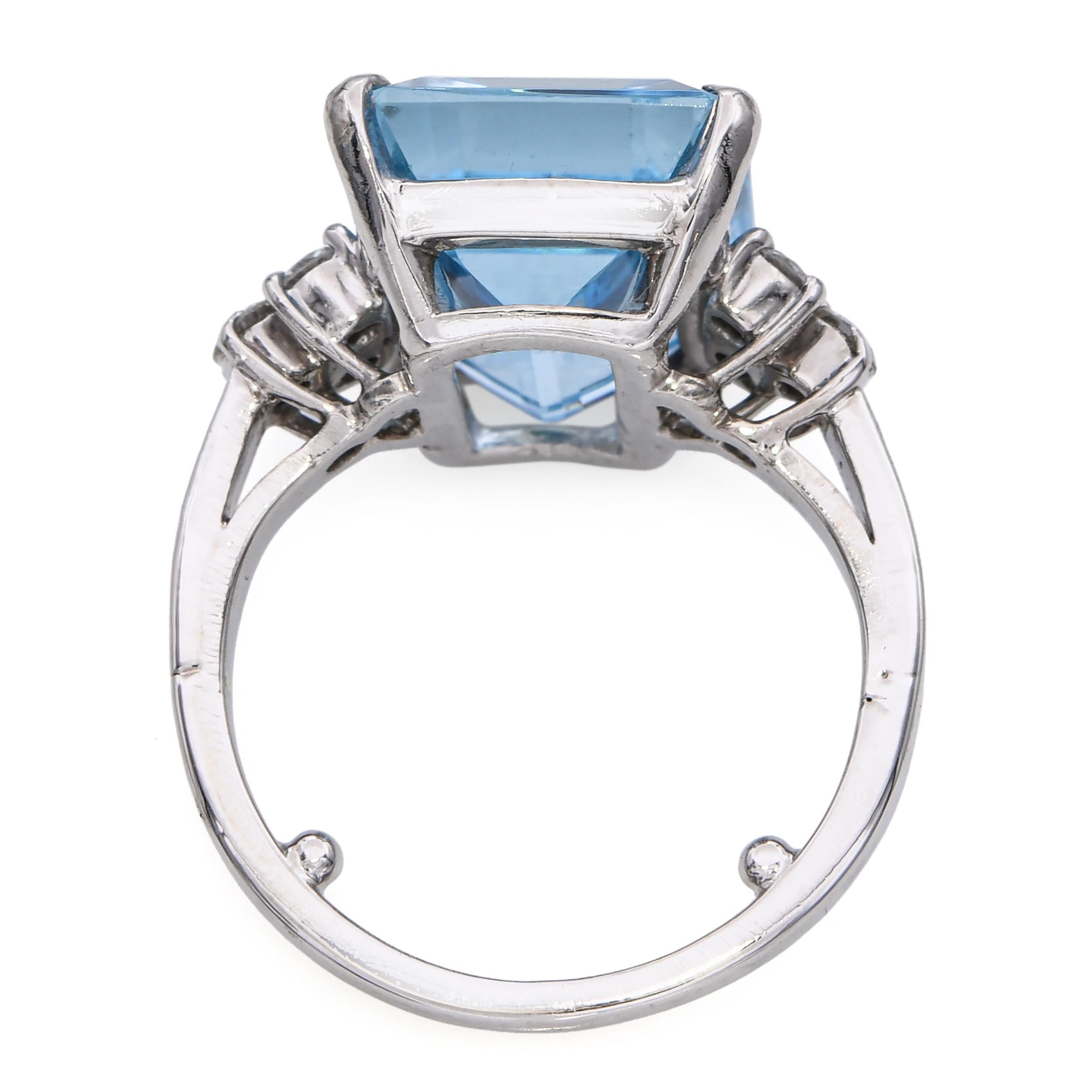 Vintage Platinum 7.50ct Aquamarine and Diamond Cocktail Ring In Good Condition For Sale In New York, NY