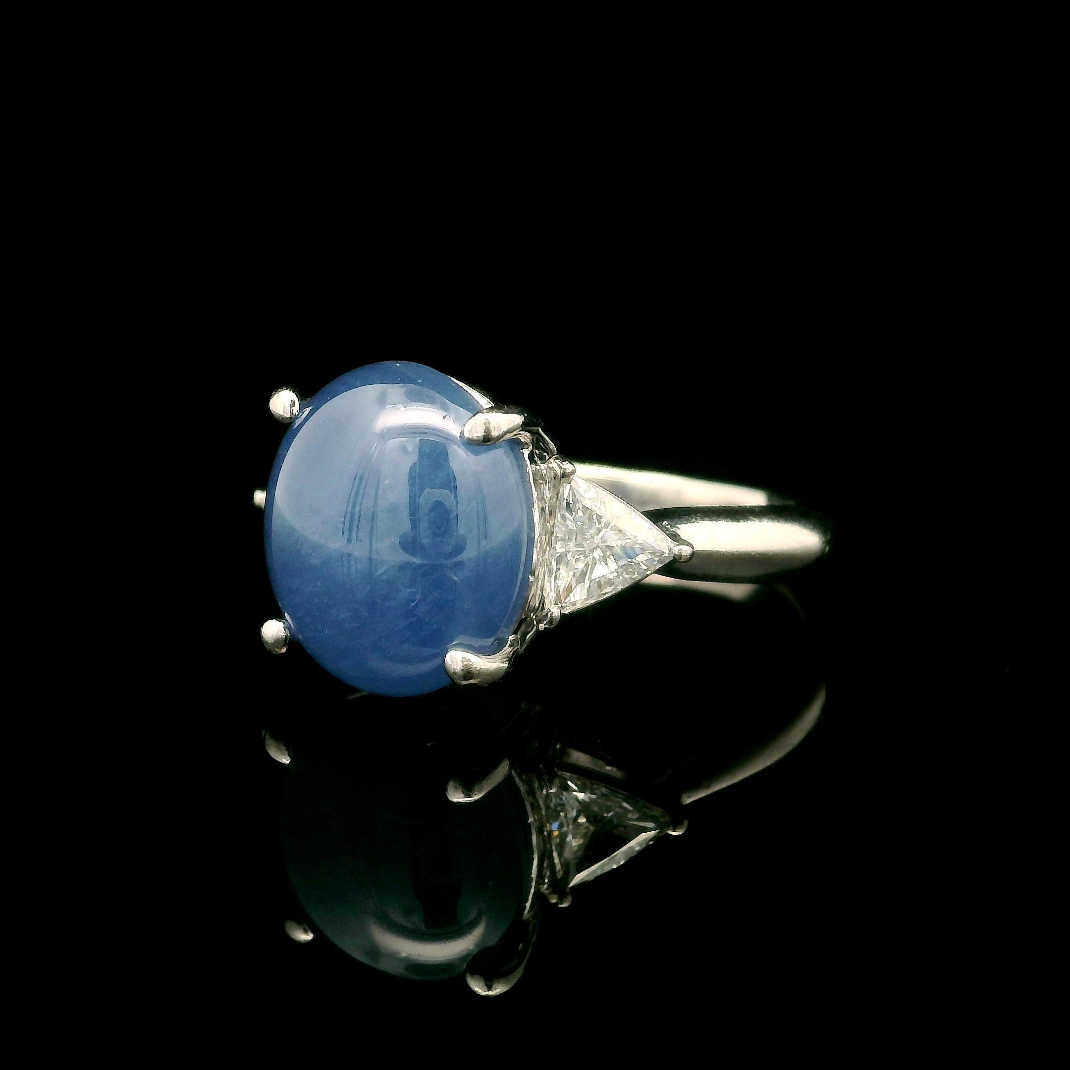 Vintage Platinum 7.58ctw Oval Cabochon Star Sapphire & Trillion Diamond Ring In Excellent Condition In Montclair, NJ