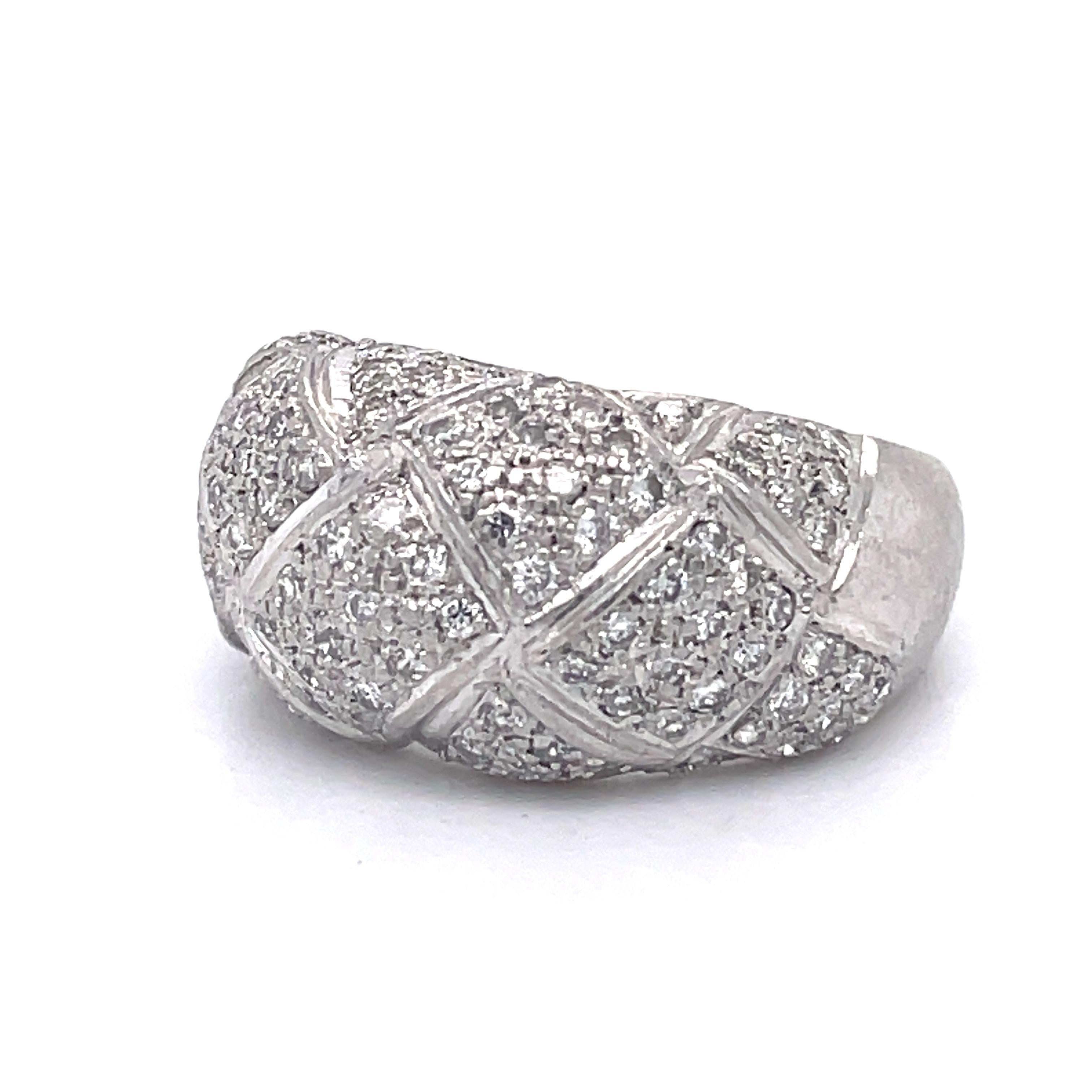 Jewelry Material: Platinum 900 (the gold has been tested by a professional)
Total Carat Weight: 1ct (Approx.)
Total Metal Weight: 13.07g
Size: 17.45 mm (inner diameter)

Grading Results:
Stone Type: Diamond
Shape: Round
Carat: 1ct (Approx.), Stones