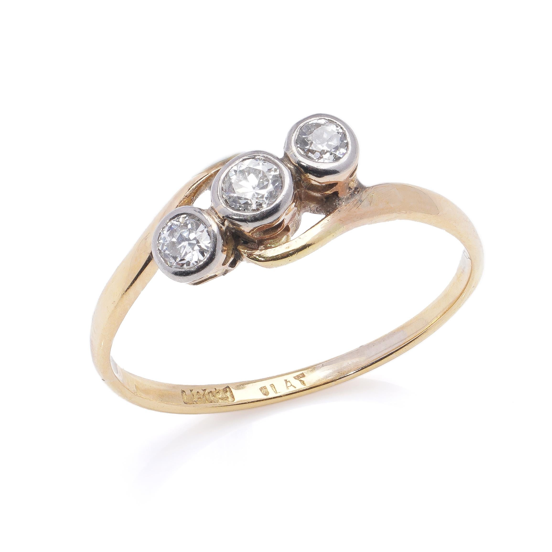 Vintage Platinum 950. and 18kt Yellow Gold Three-Stone 0.43 Carats Diamonds  For Sale at 1stDibs