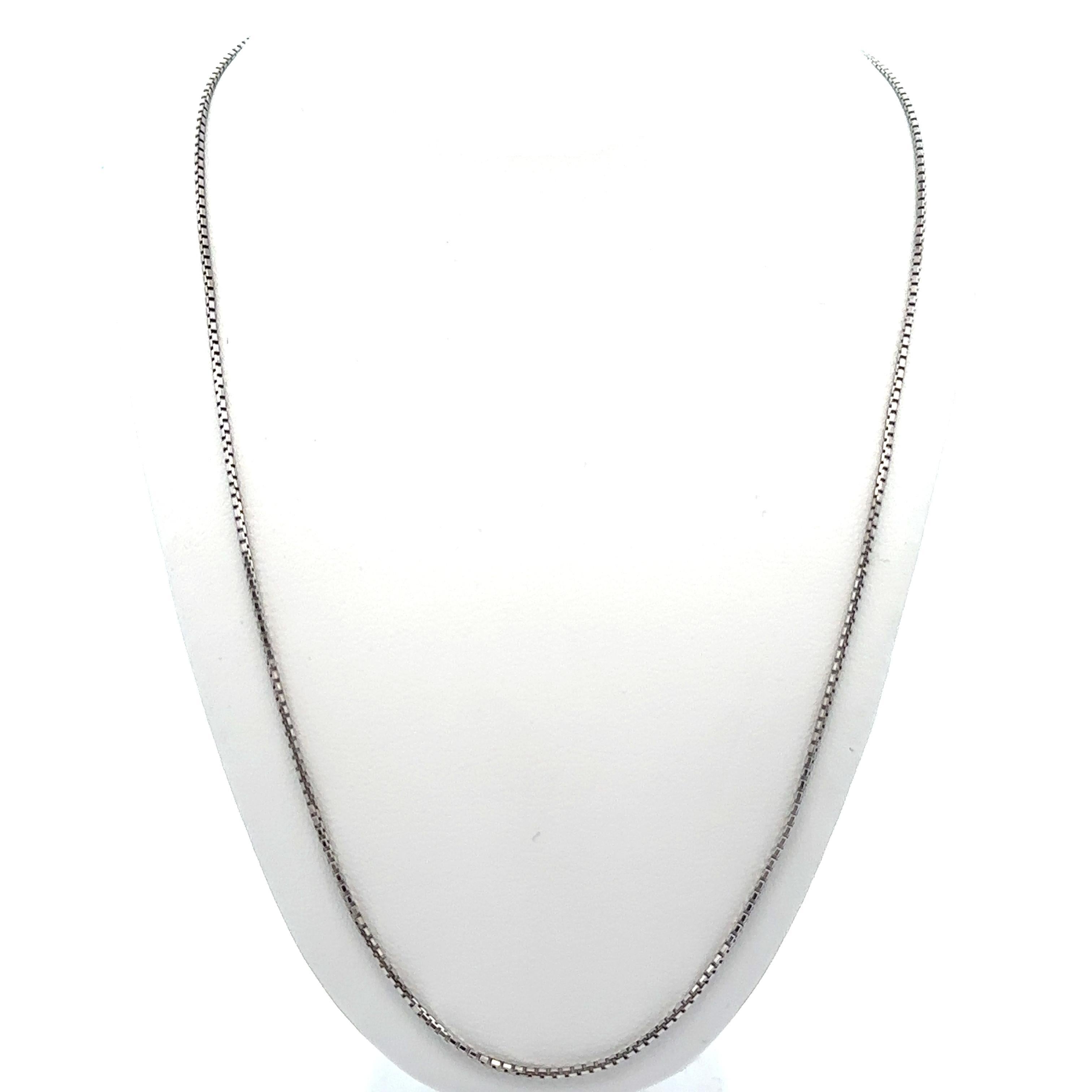 Materiale: Platino massiccio 
Peso: 3.59 grammi 
Tipo: 0,9 mm (spessore) Box A Link
Lunghezza: Regolabile a 14