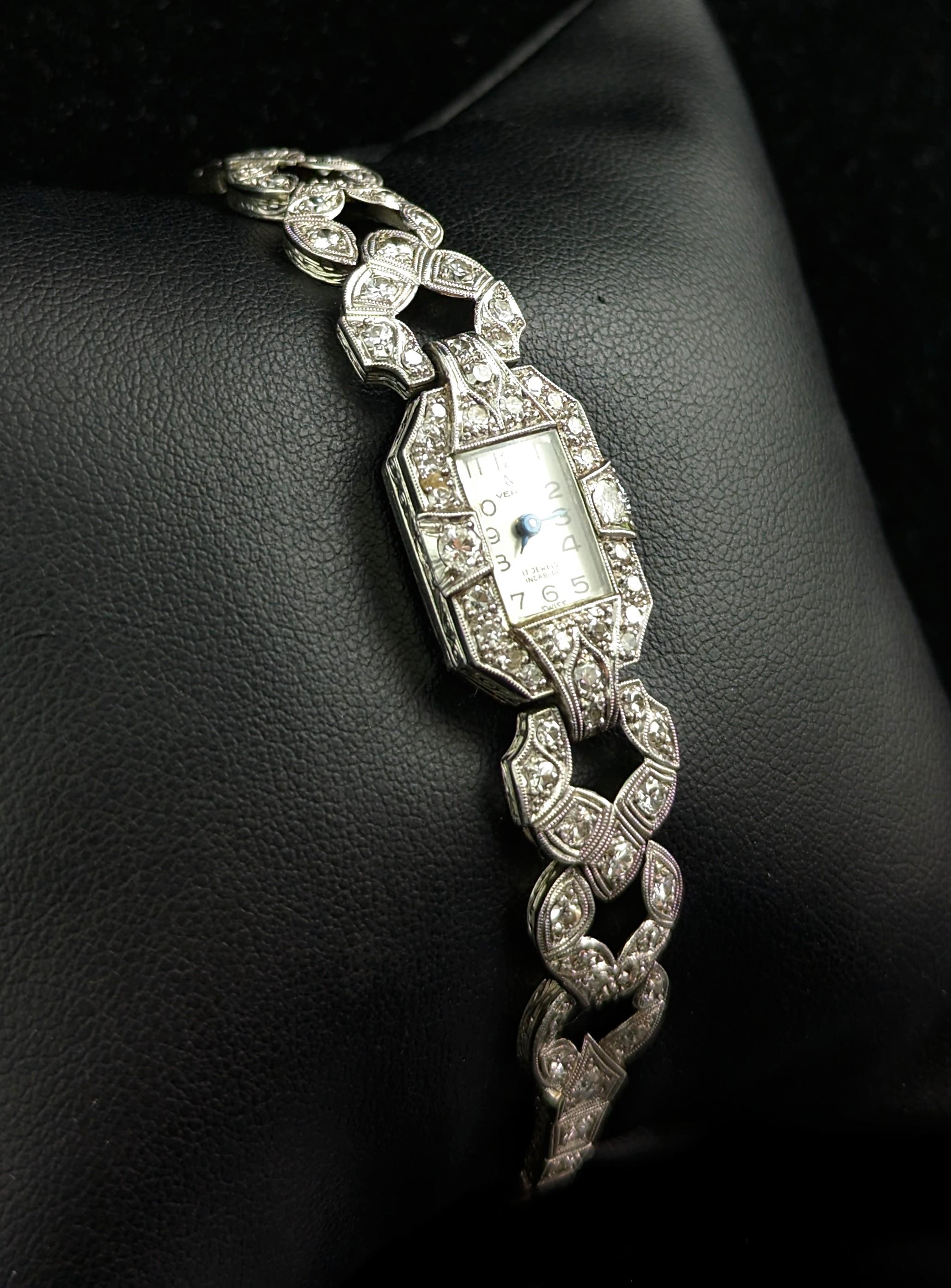 Art déco Montre cocktail vintage en platine et diamants, montre-bracelet pour dames  en vente