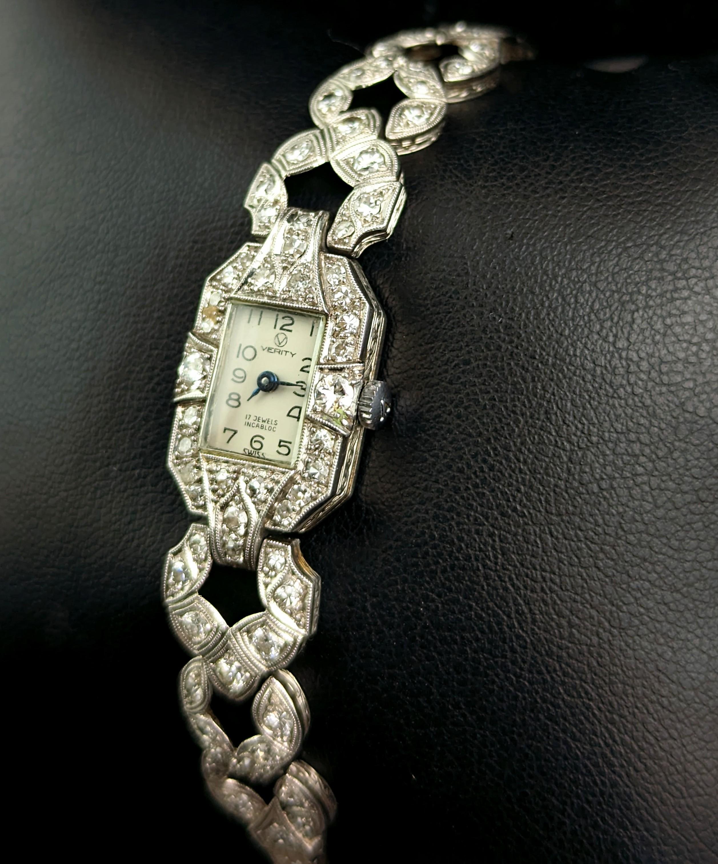 Taille ronde Montre cocktail vintage en platine et diamants, montre-bracelet pour dames  en vente