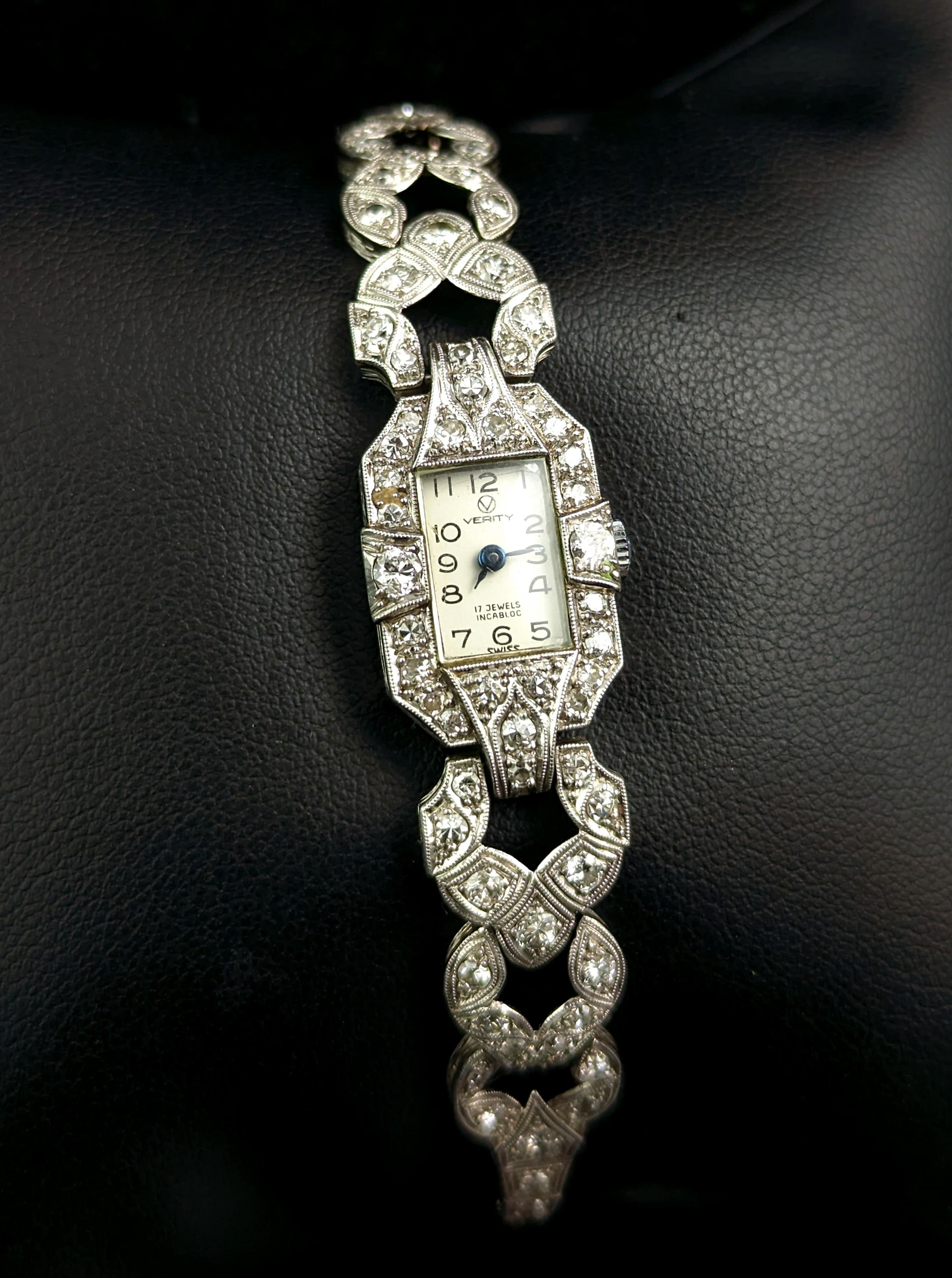 Montre cocktail vintage en platine et diamants, montre-bracelet pour dames  Bon état - En vente à NEWARK, GB