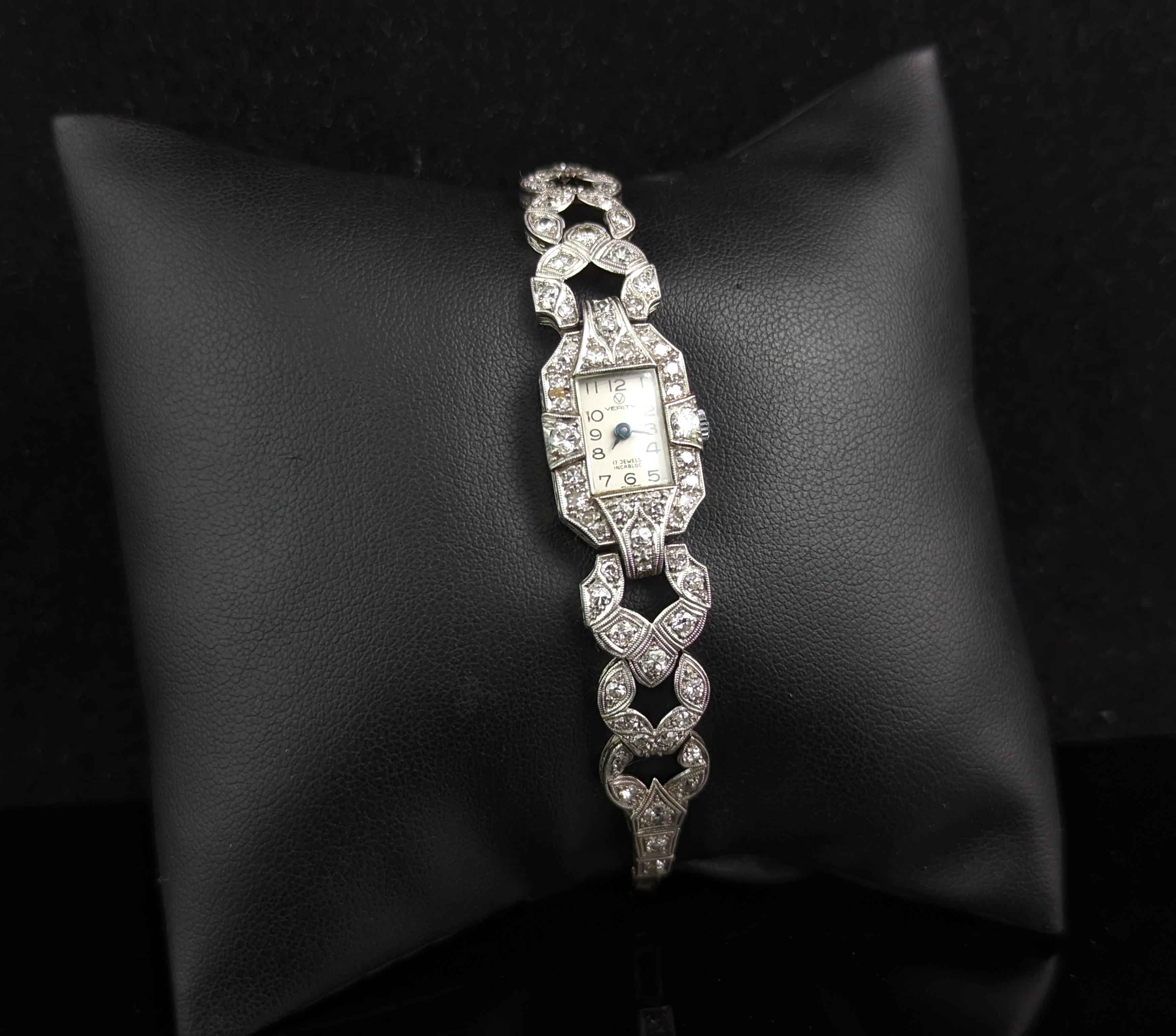 Montre cocktail vintage en platine et diamants, montre-bracelet pour dames  Pour femmes en vente