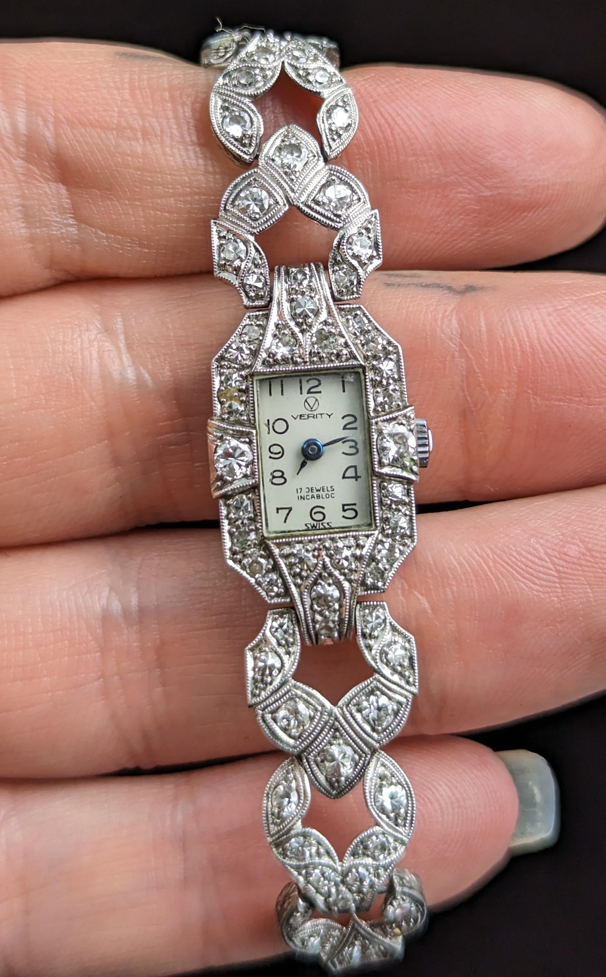 Montre cocktail vintage en platine et diamants, montre-bracelet pour dames  en vente 1