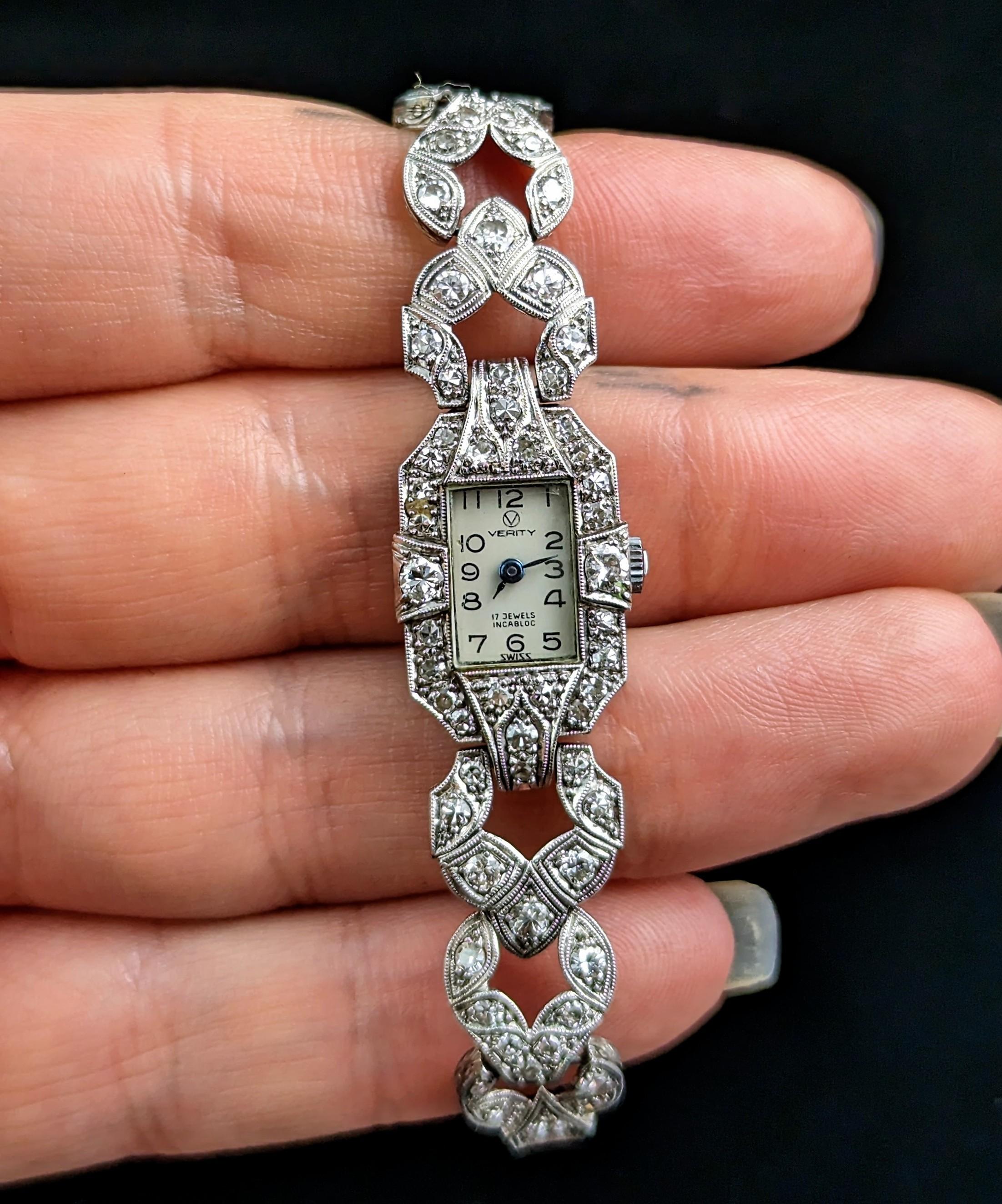 Montre cocktail vintage en platine et diamants, montre-bracelet pour dames  en vente 2