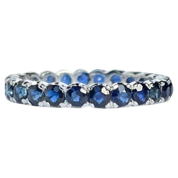 Eternity-Ring aus Platin und Saphir in voller Eternity