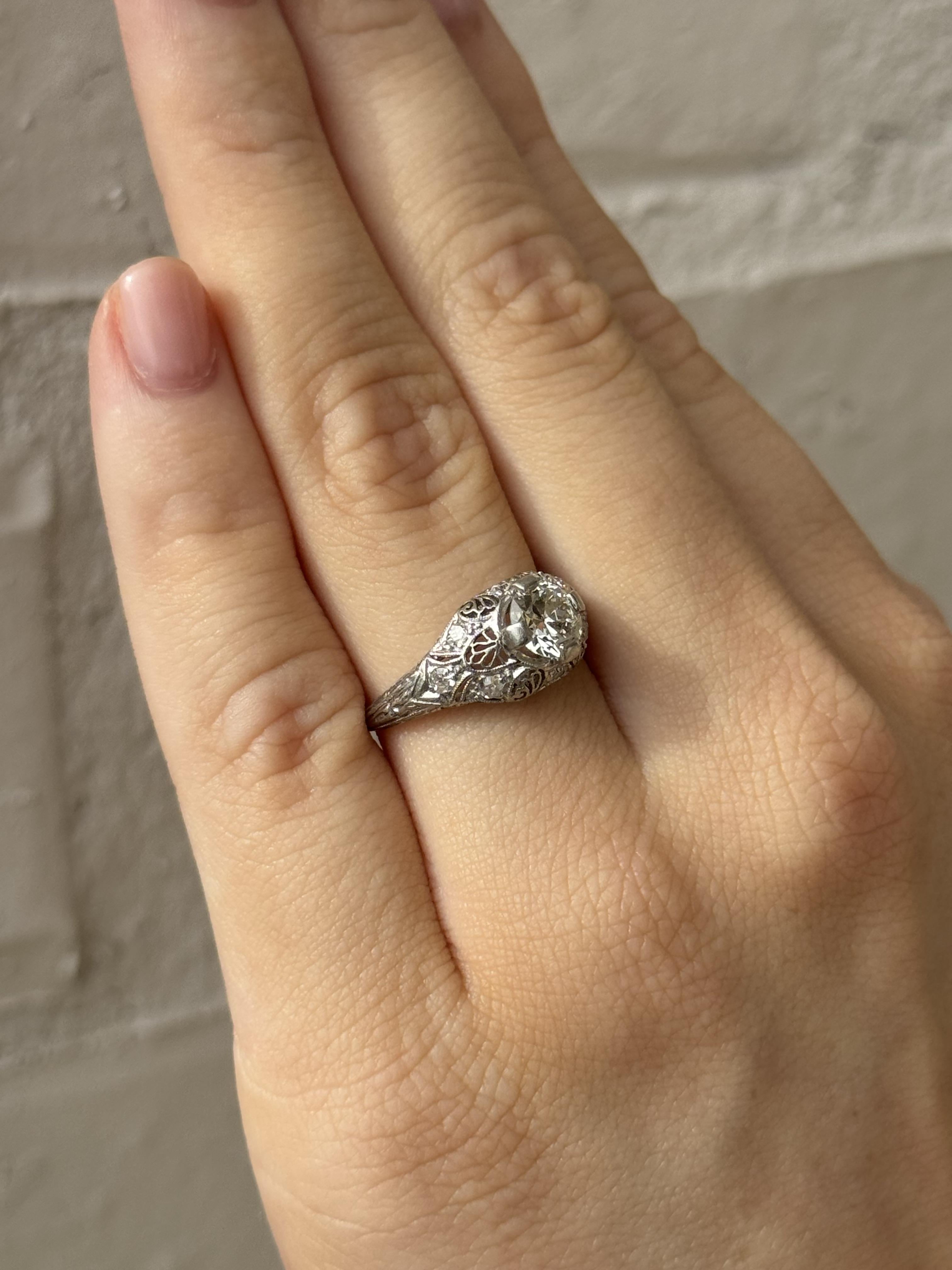 Anillo vintage de platino Art Déco con diamantes talla europea antigua de 0,66 quilates Art Decó en venta