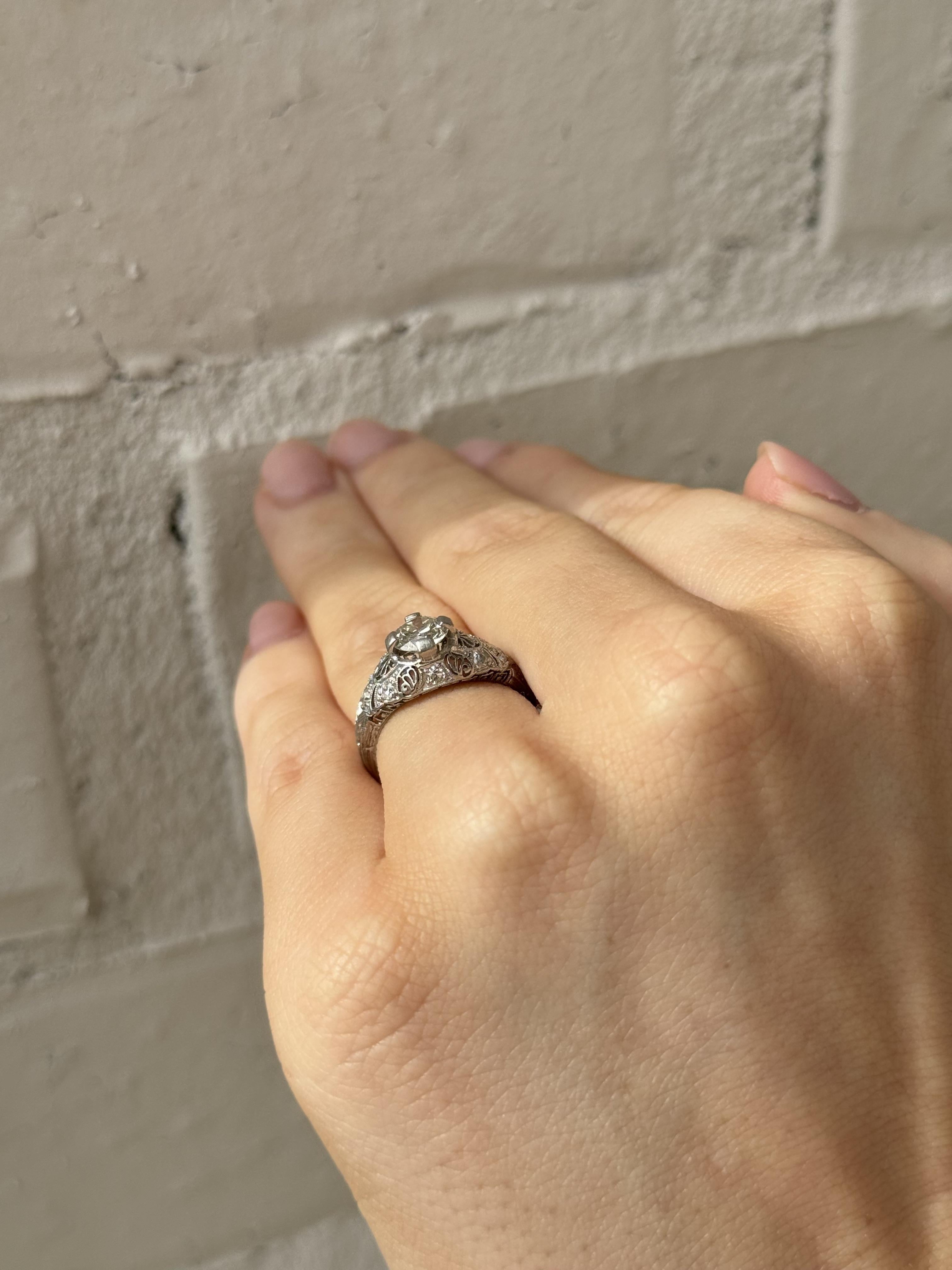 Anillo vintage de platino Art Déco con diamantes talla europea antigua de 0,66 quilates Corte europeo antiguo en venta