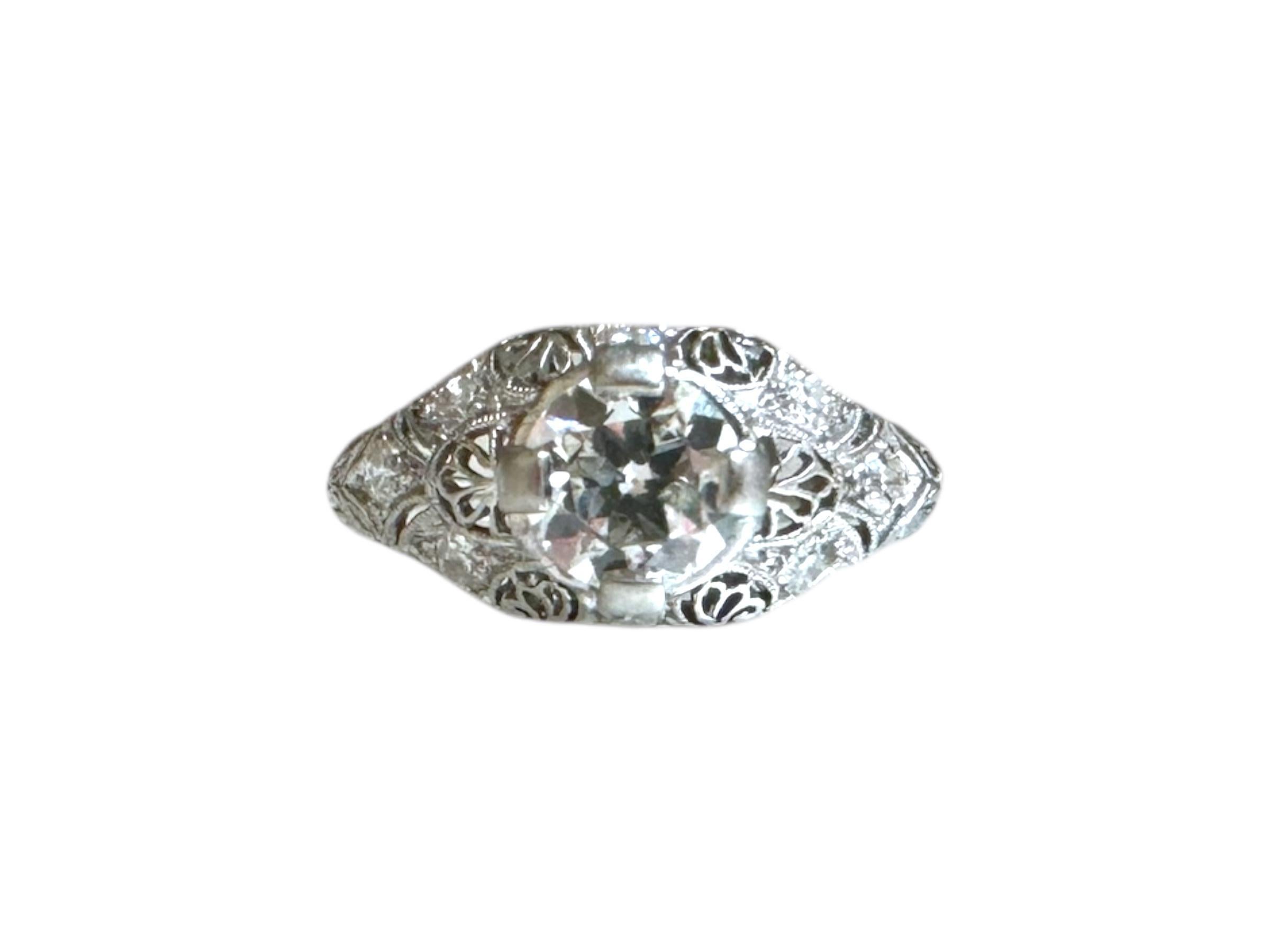 De las mujeres Anillo vintage de platino Art Déco con diamantes talla europea antigua de 0,66 quilates en venta