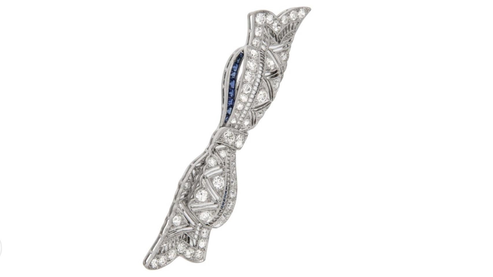 Vintage Platinum Art Deco 1.50 Cttw Diamond 0.45 Cttw Sapphire Bow Pin Pendant  In Good Condition For Sale In Troy, MI