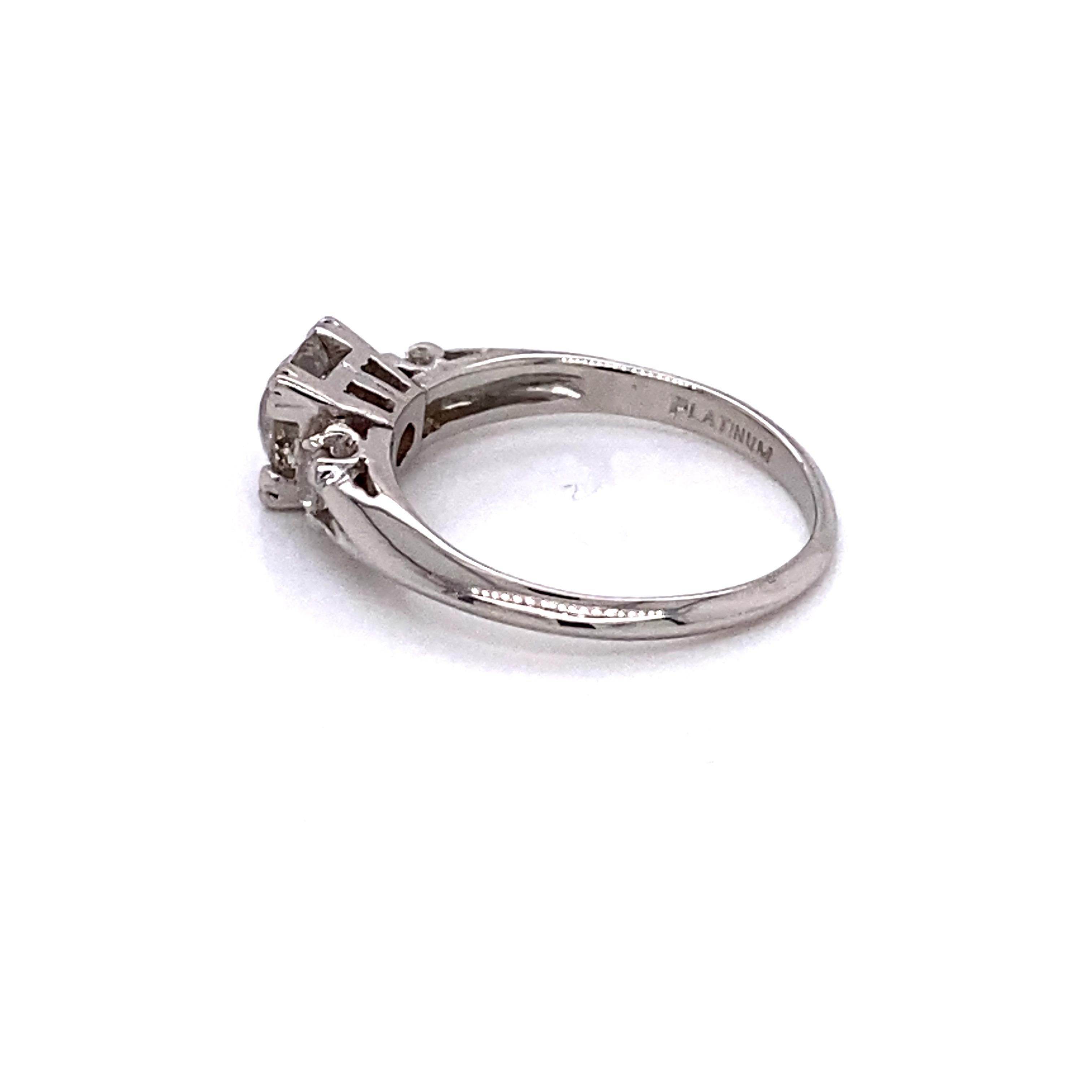 Vintage Platinum Art Deco 3-Stone Diamond Ring .84 Carat and .15 Carat Bon état - En vente à Boston, MA