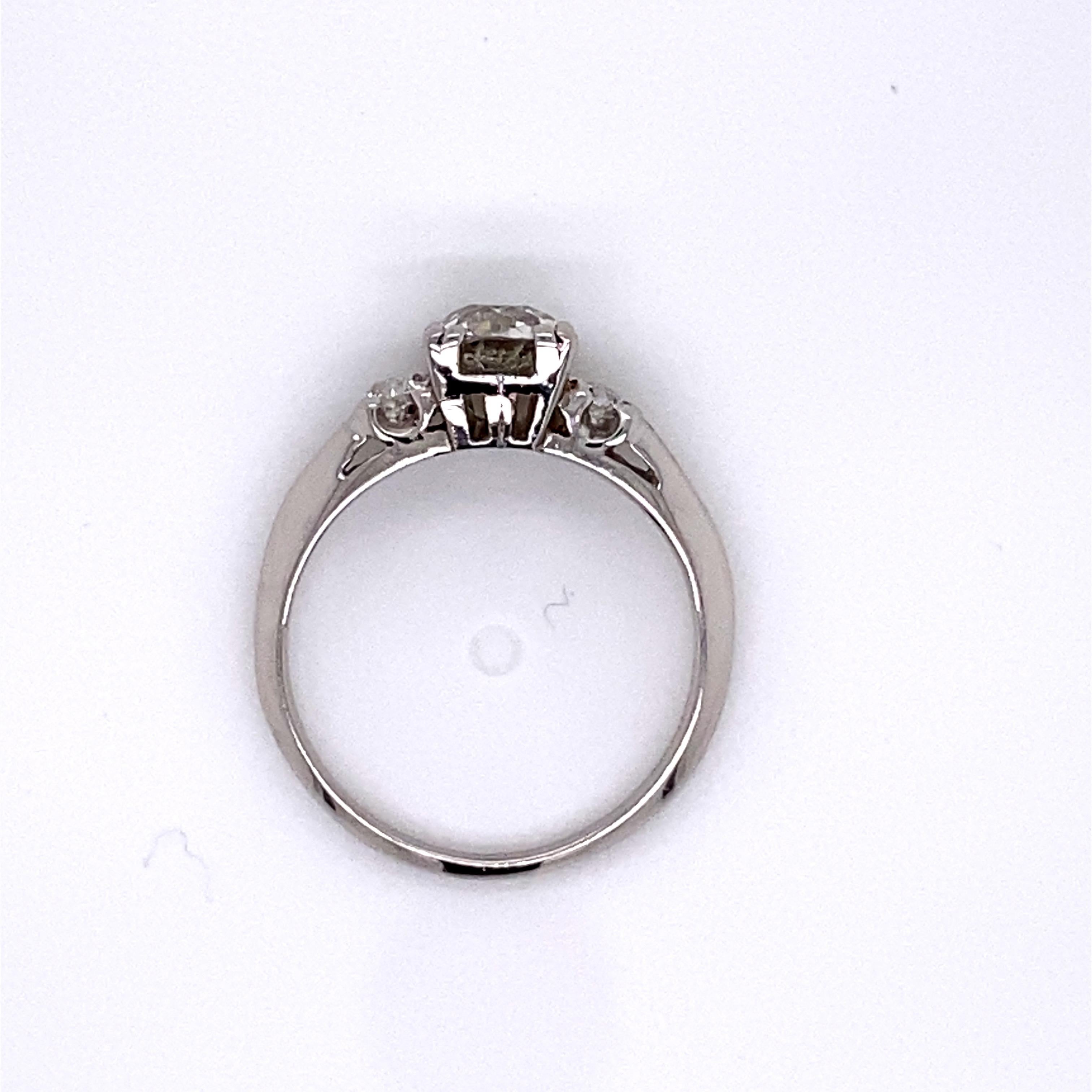 Vintage Platinum Art Deco 3-Stone Diamond Ring .84 Carat and .15 Carat For Sale 1
