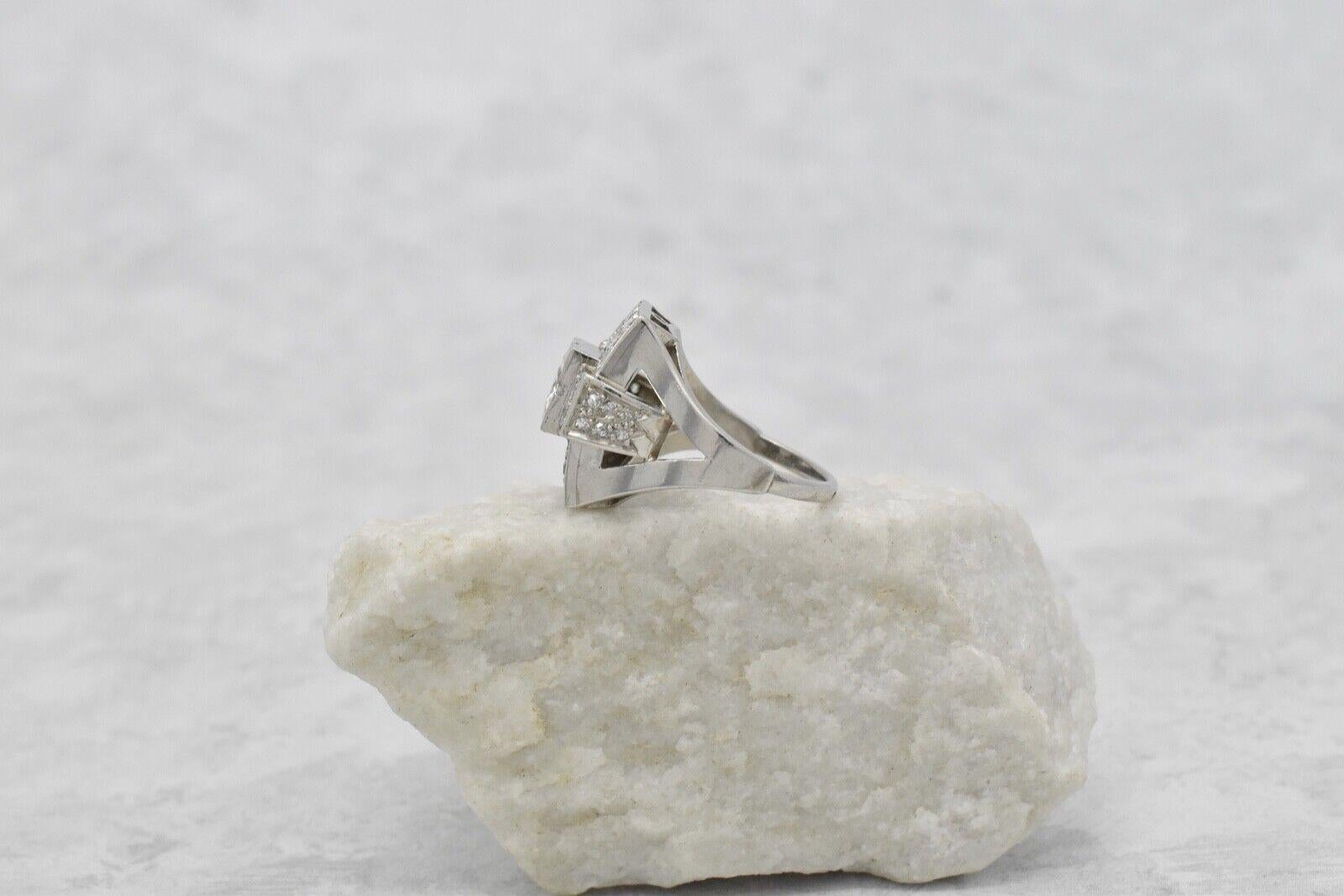 Anillo de diamantes Art Déco vintage de platino, talla 4,75 - 8,7 g en Bueno Estado en Providence, RI