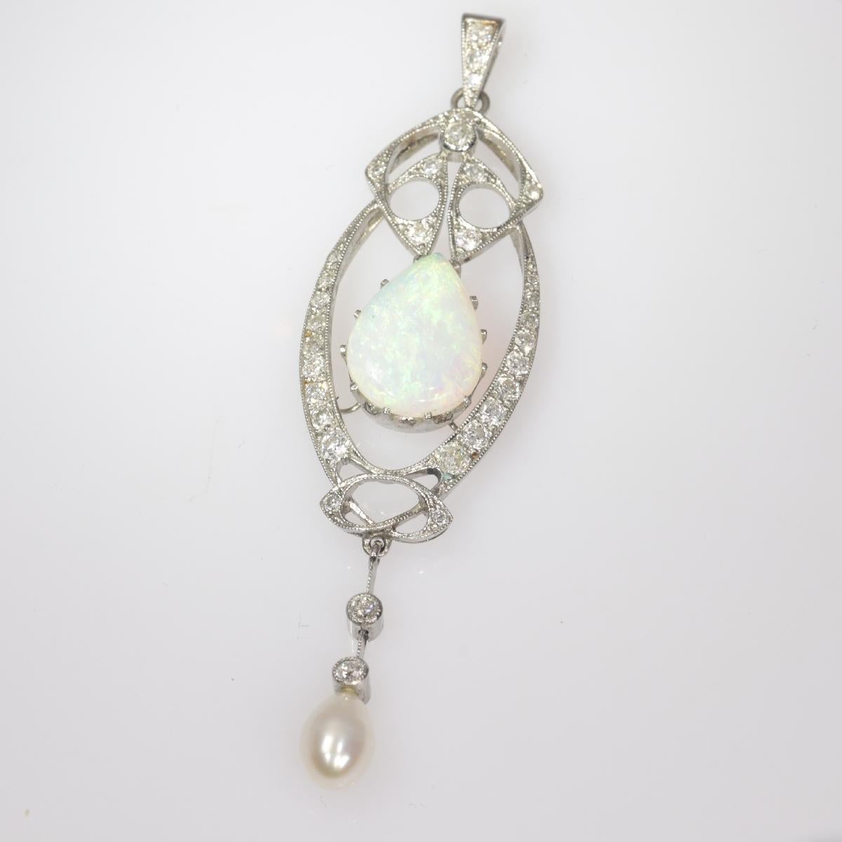 Vintage Platinum Art Nouveau Pendant with Diamonds and Large Opal, 1910s In Excellent Condition For Sale In Antwerp, BE