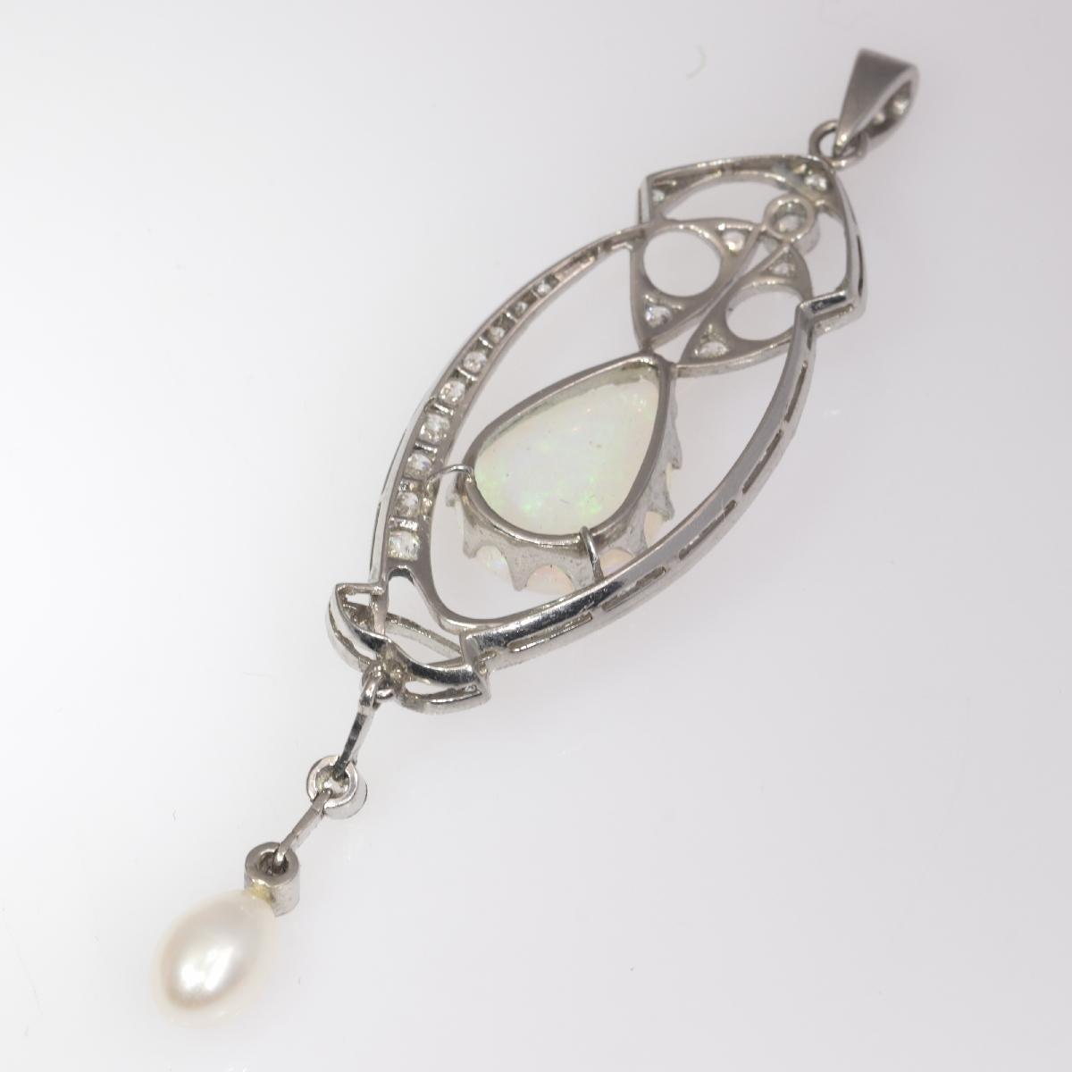 Vintage Platinum Art Nouveau Pendant with Diamonds and Large Opal, 1910s For Sale 2