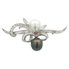 Vintage Platinum Baroque White Gray Pearls Diamond Ribbon Floral Pin Brooch