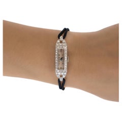 Vintage Platin-Armbanduhr mit schwarzer doppelter Kordel