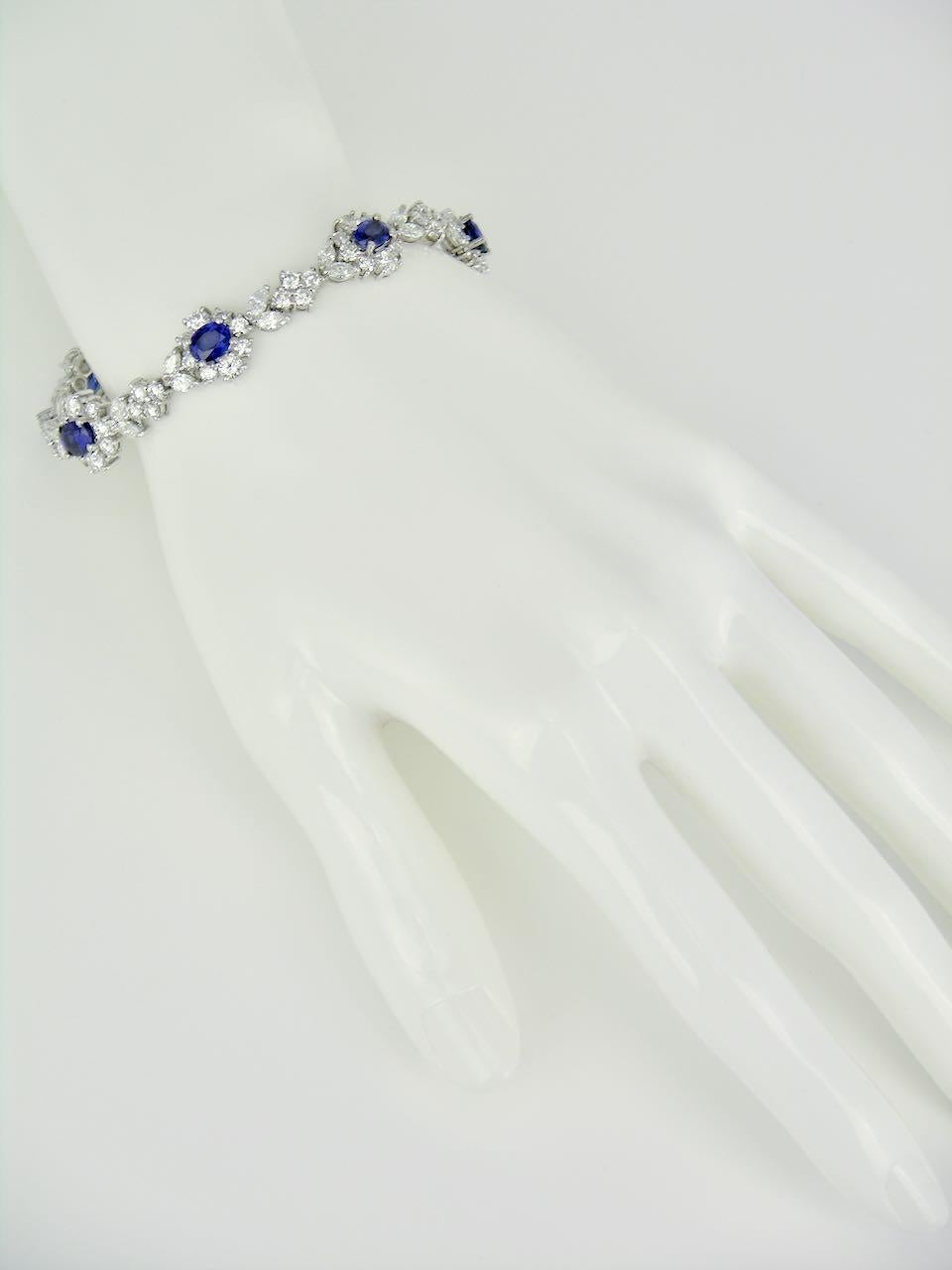 Vintage-Armband aus Platin mit blauem Saphir und Diamanten Larry Jewelry, 1970er Jahre im Angebot 2