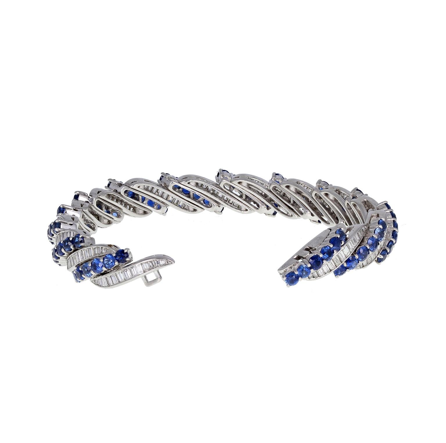 Round Cut Vintage Platinum Blue Sapphire Diamond Bracelet For Sale