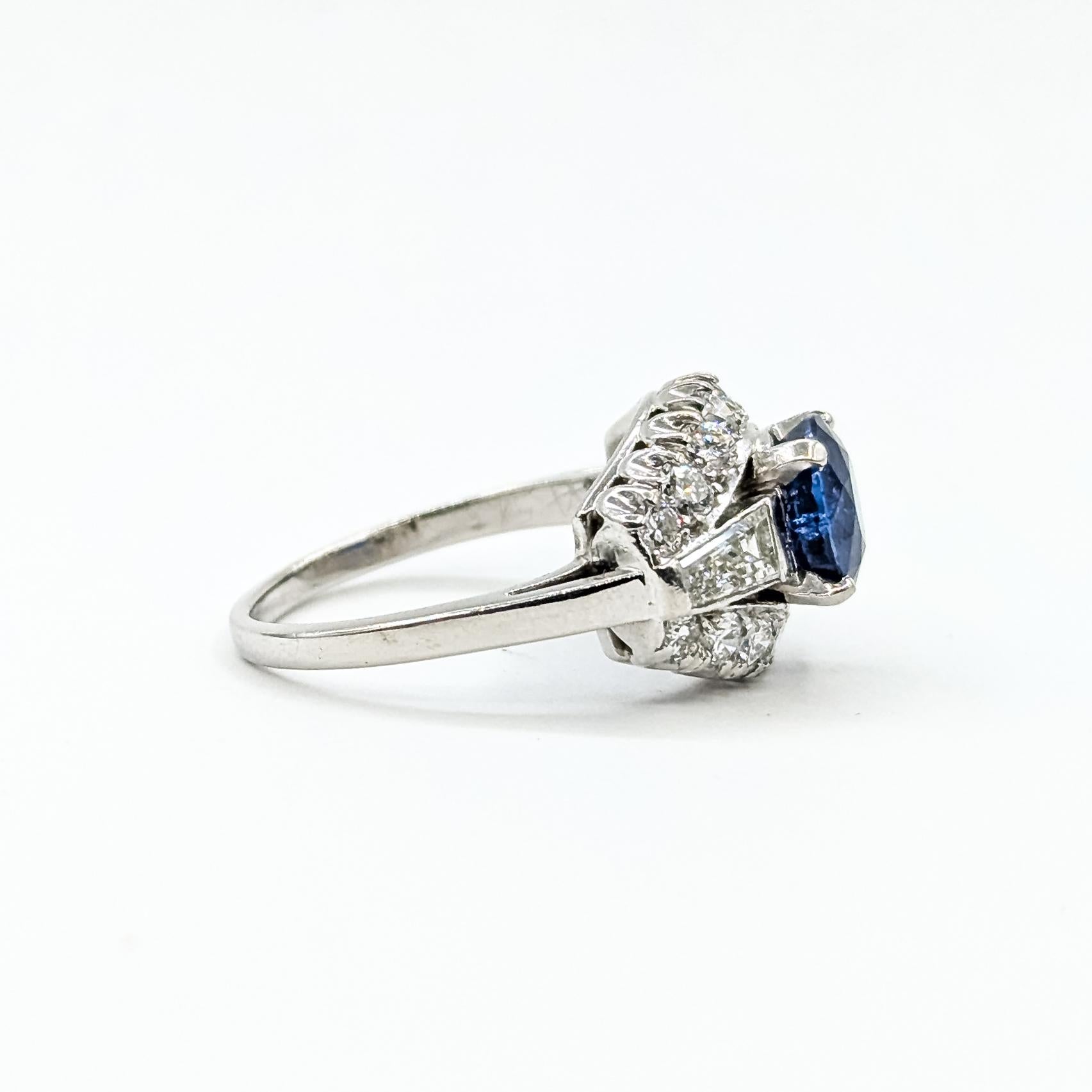 Anello da cocktail in platino vintage con zaffiro blu e diamante in vendita 1