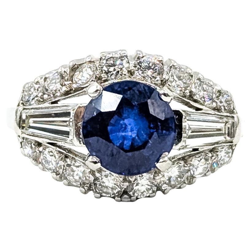 Bague cocktail vintage en platine avec saphir bleu et diamant