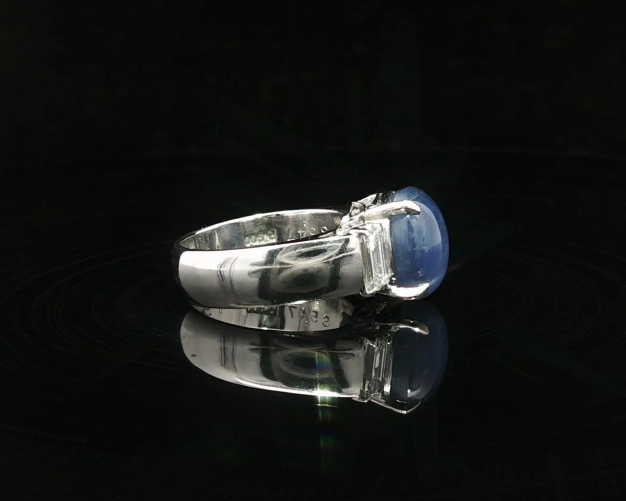 Vintage Platin Blauer Stern Saphir mit Baguette Diamant Akzente Eleganter Ring im Angebot 1