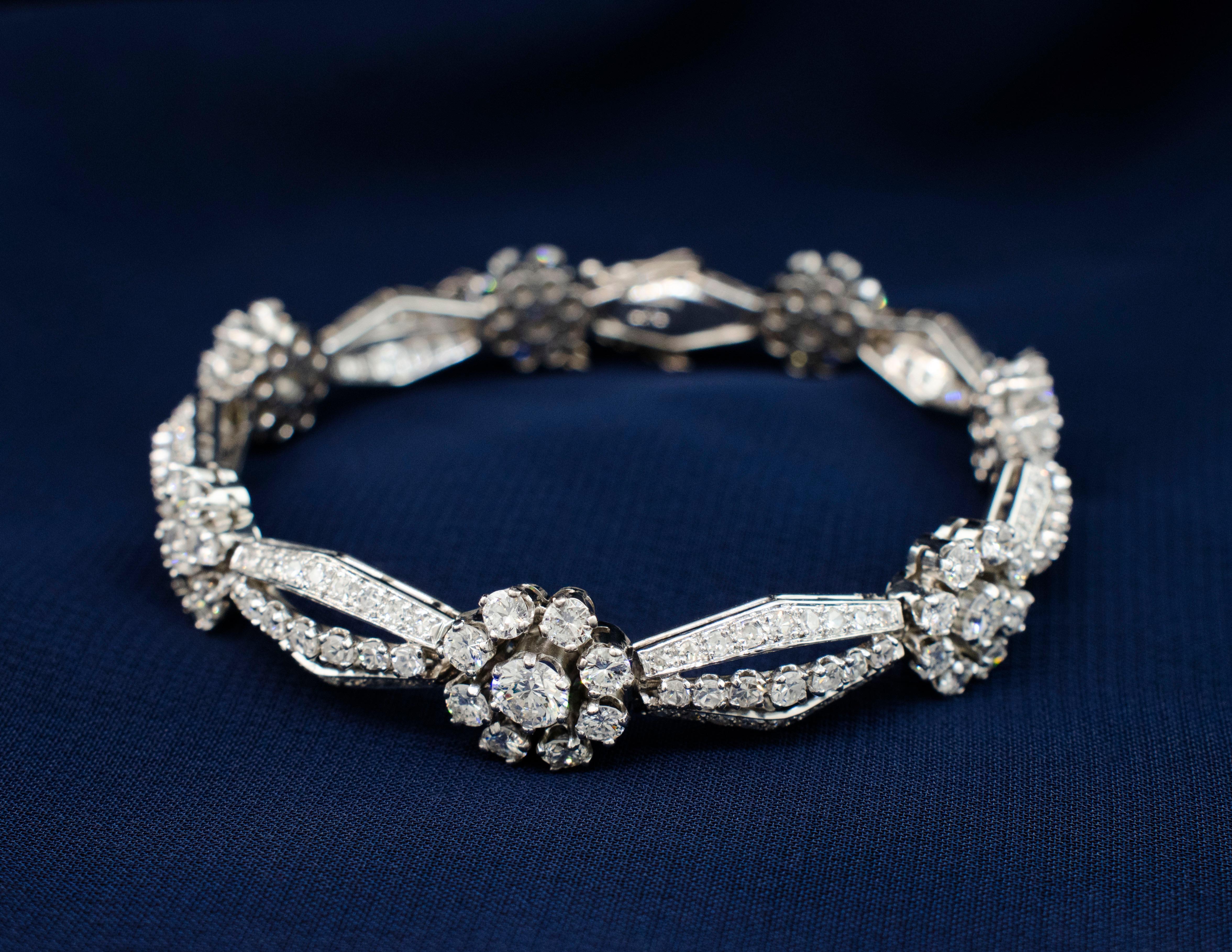 Taille ronde Bracelet vintage en platine avec 9 carats de diamants en vente