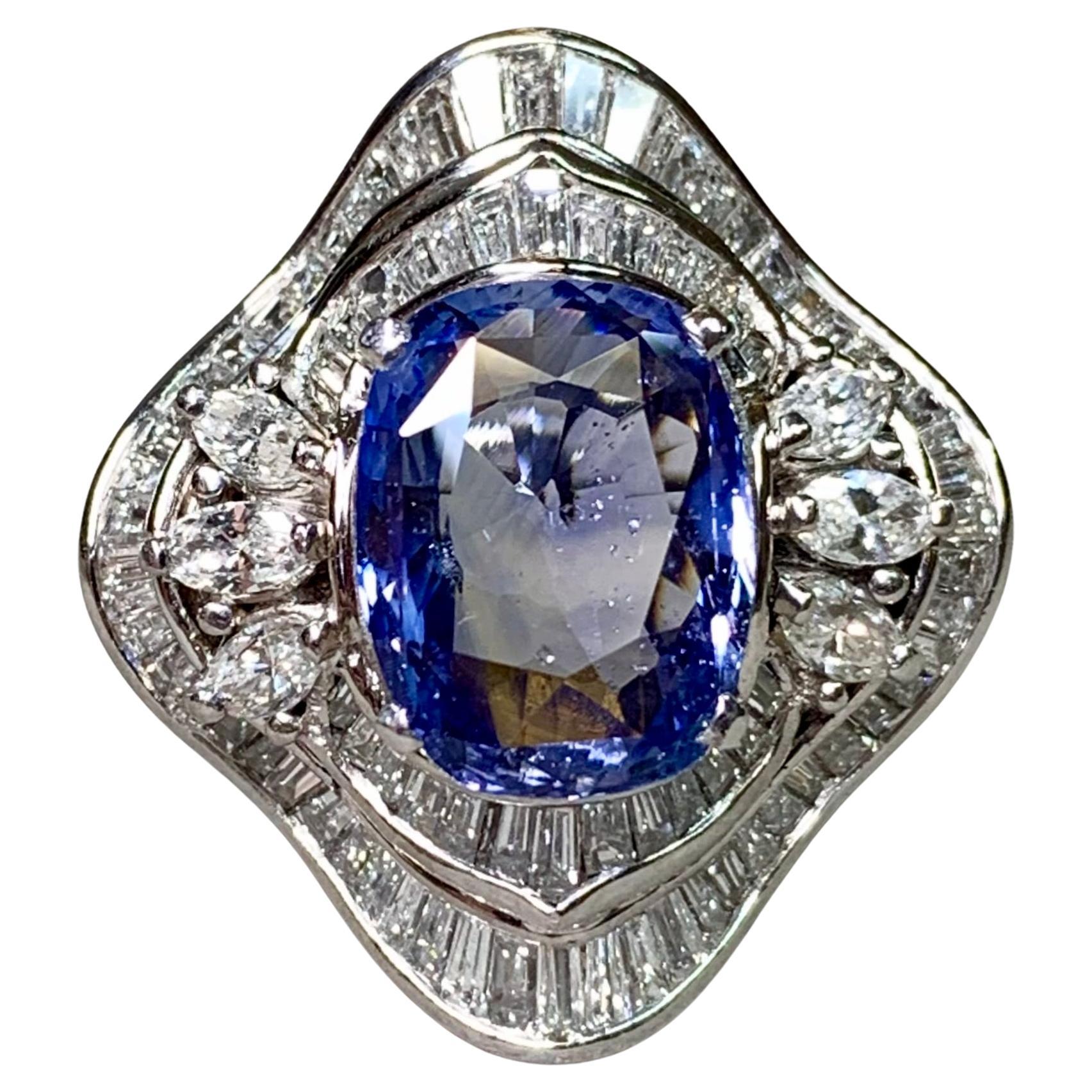 Anillo de cóctel vintage de platino con zafiro cojín y diamante baguette GIA sin calor en venta