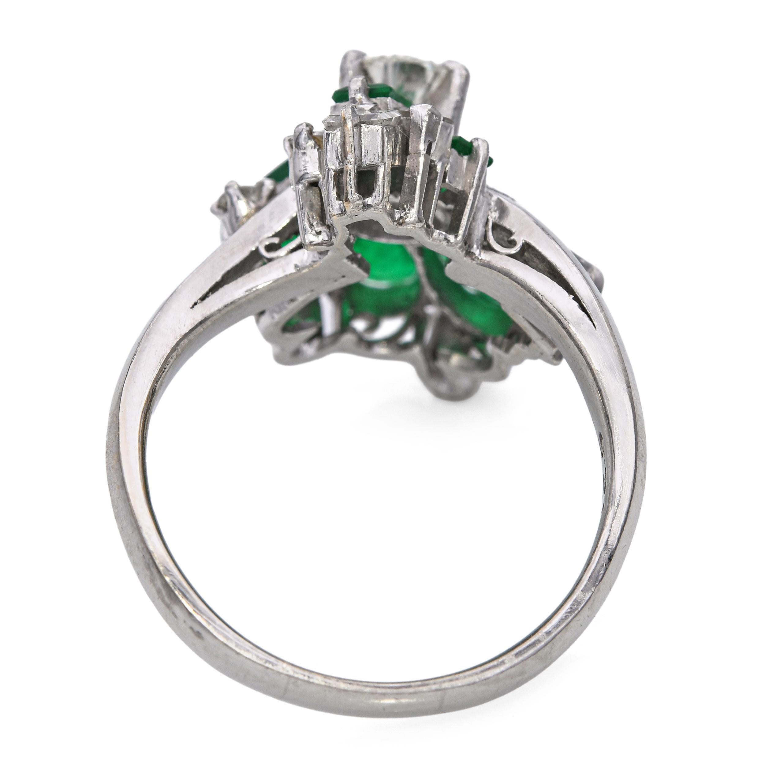 Anello vintage in platino con diamanti e smeraldo da 1,3tcw in vendita 1
