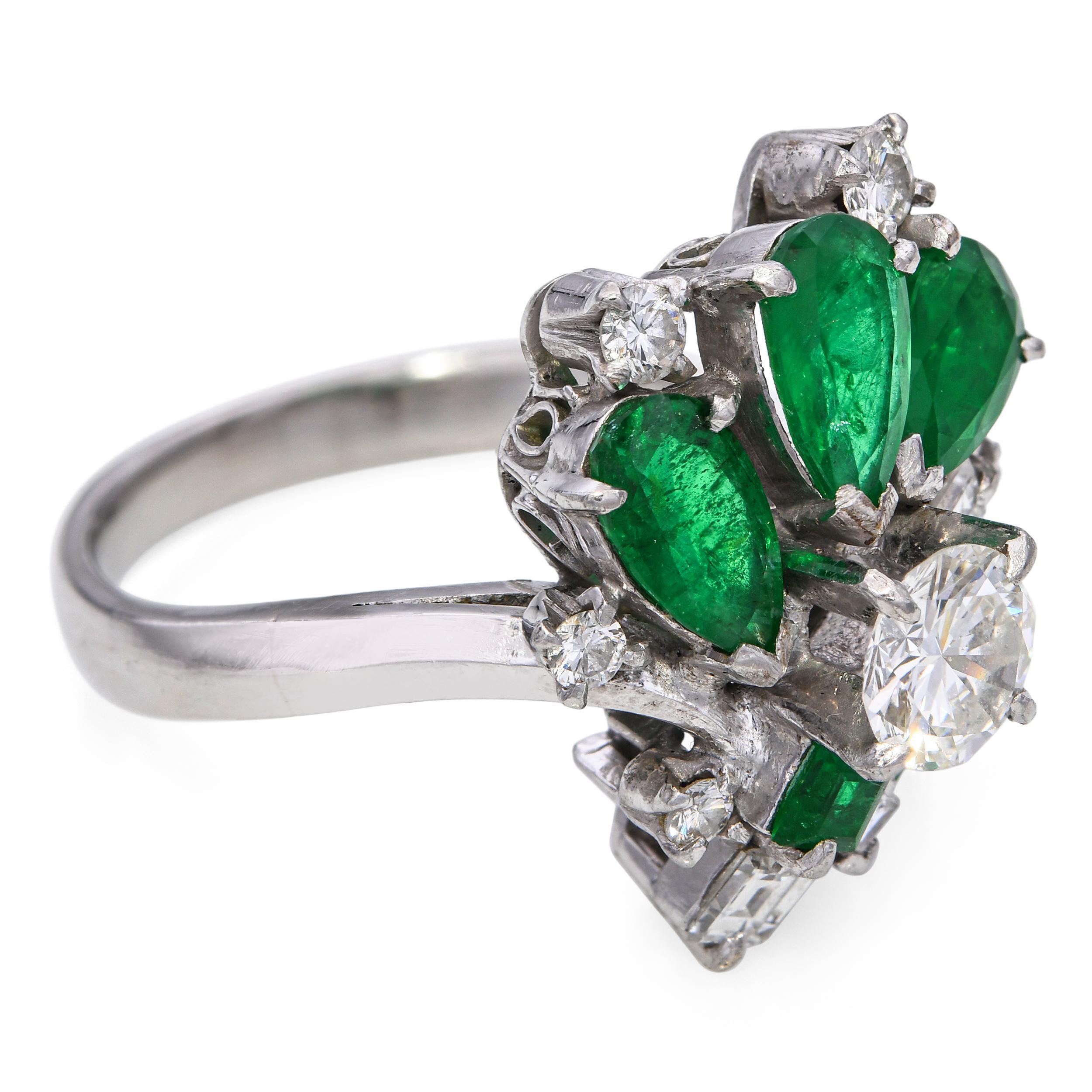 Anello vintage in platino con diamanti e smeraldo da 1,3tcw in vendita 2