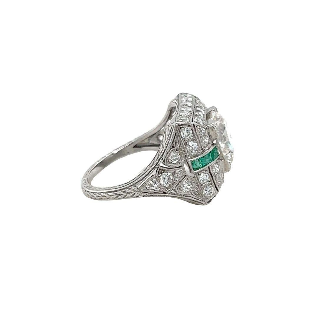 Taglio rotondo Anello da cocktail in platino, diamanti e smeraldi vintage in vendita