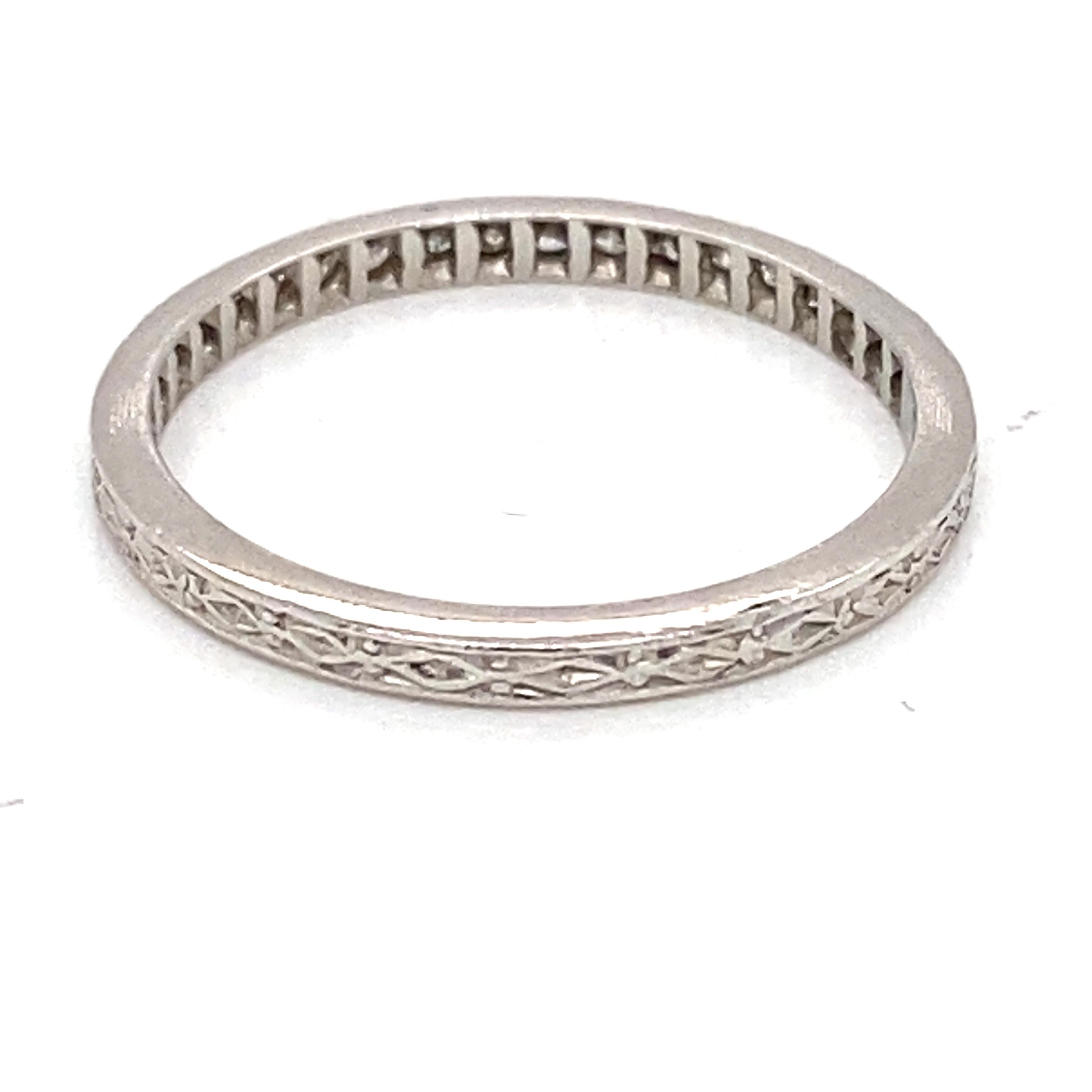 da uomo o donna Fede nuziale d'epoca in platino con diamanti e incisione a mano dei primi anni del 1900 in vendita