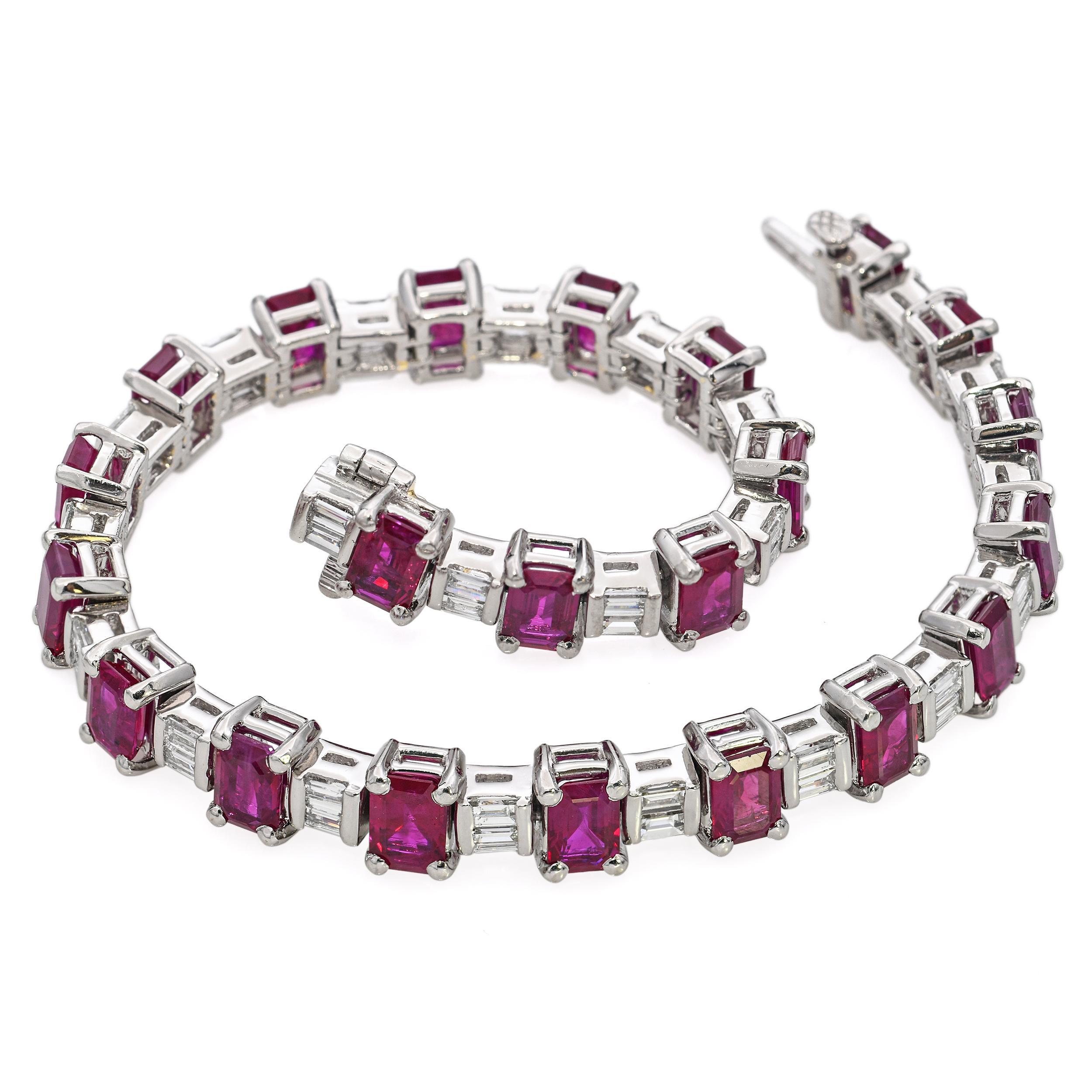 Femenino o masculino Pulsera de Tenis Vintage de Platino con Diamantes y Rubíes Alternados en venta