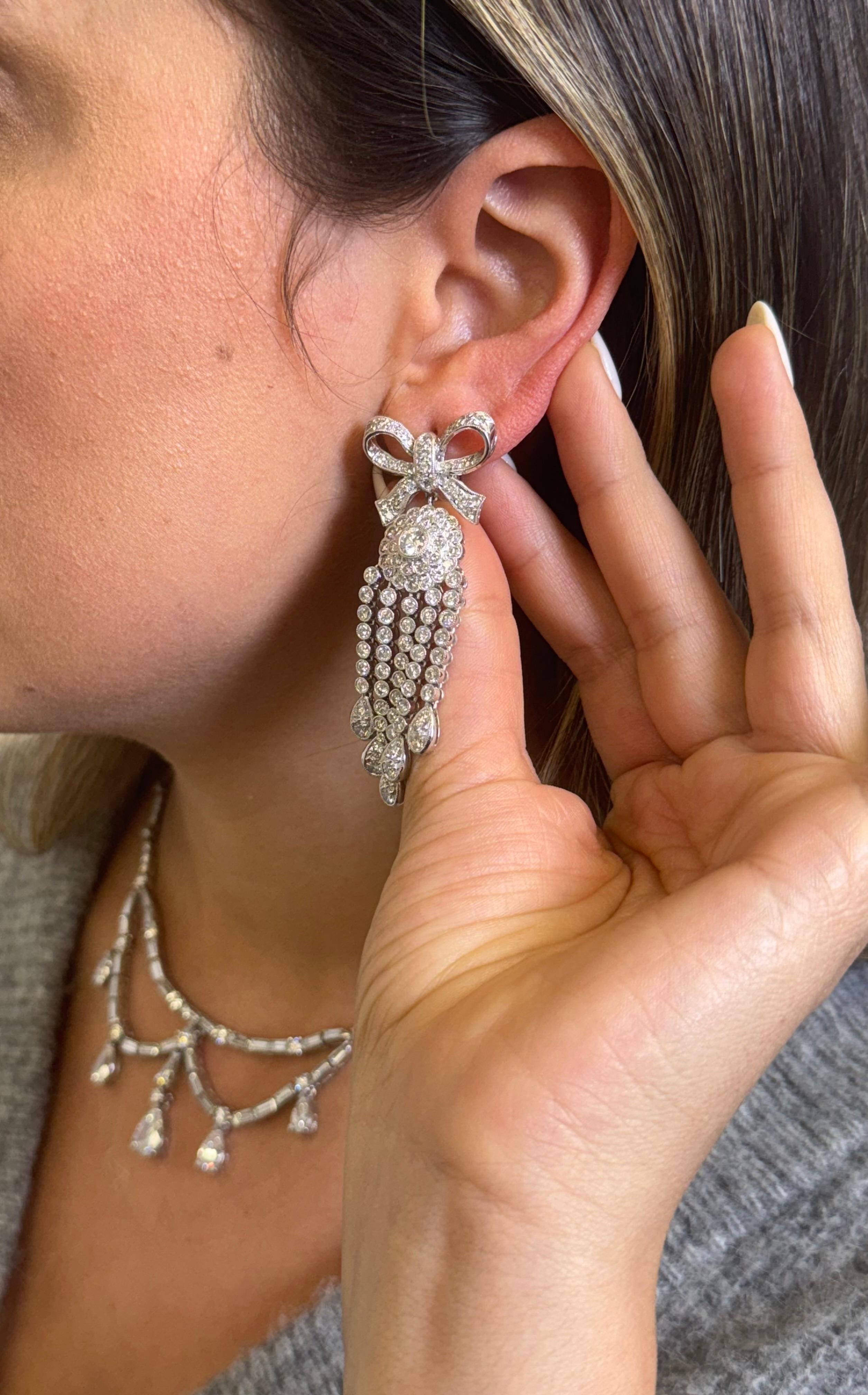Vintage Platinum Diamond Bow Chandelier Earrings en venta 1