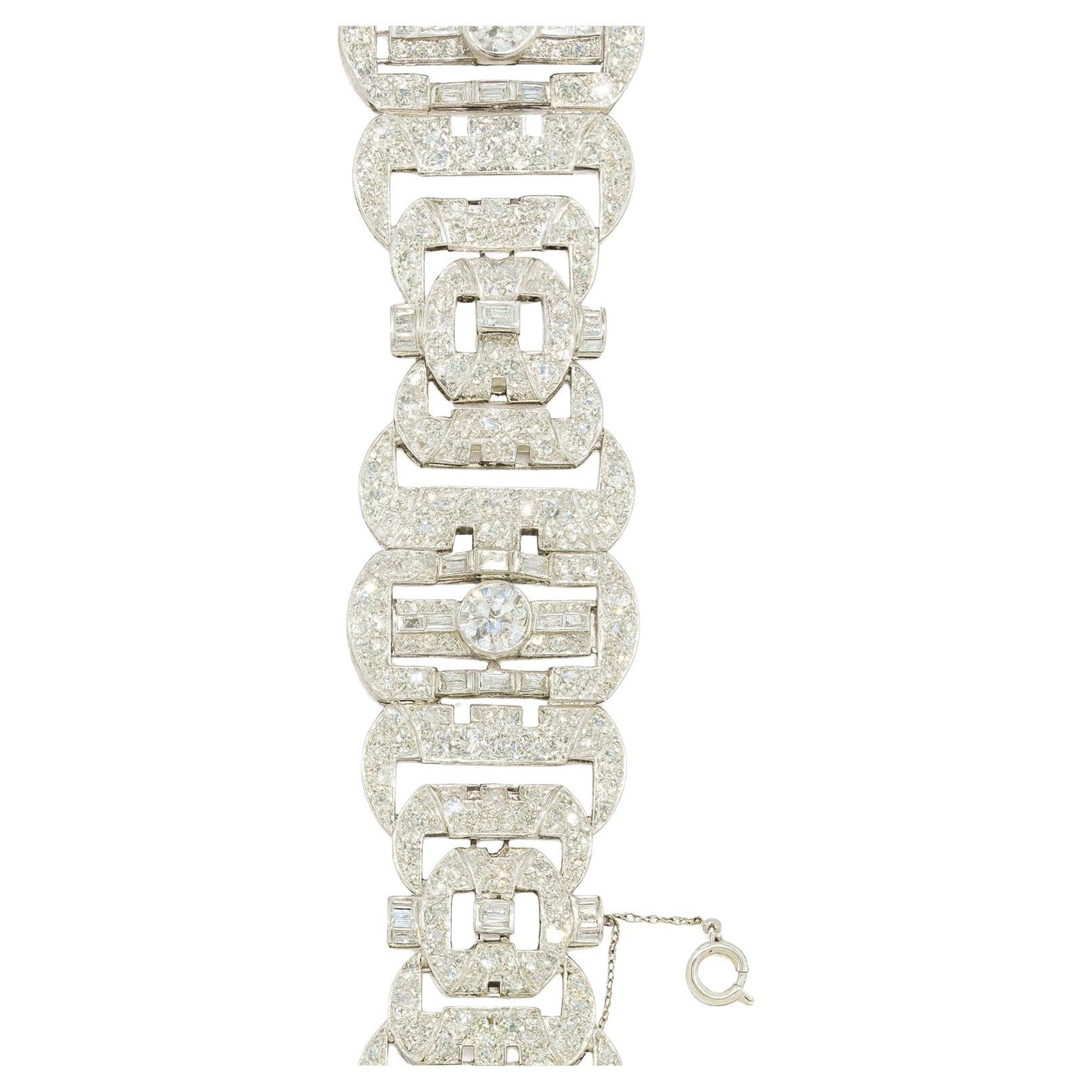 Vintage Platin-Diamant-Armband  20 Karat

Exquisites Vintage-Armband aus Platin, besetzt mit einer beeindruckenden Kombination aus Diamanten im Baguetteschliff, im Altschliff und im 8-Schliff mit einem Gesamtgewicht von ca. 20 Karat. Die Diamanten