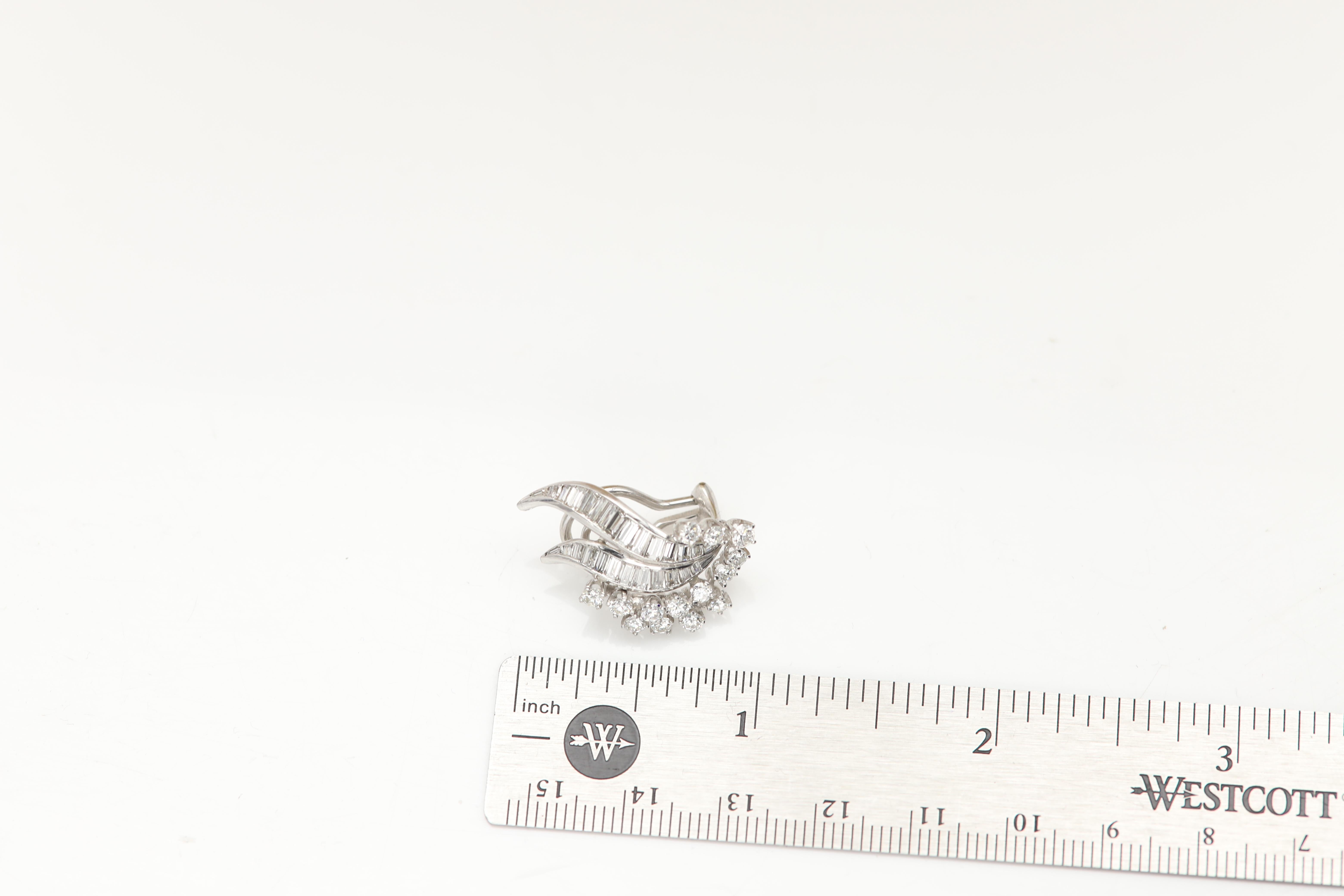 Pendientes vintage de diamantes en platino Pendiente de diseño con diamantes naturales en venta 3