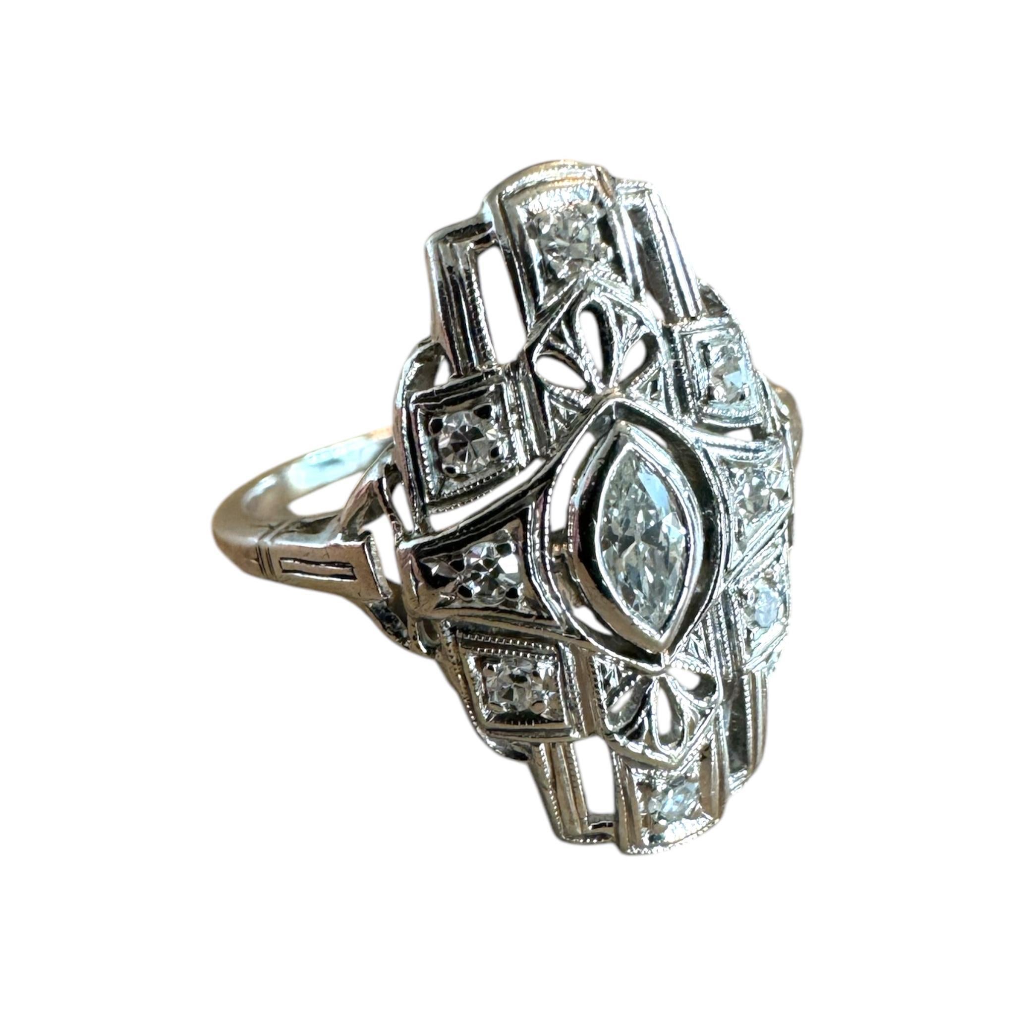 Vintage Platinum Diamond Filigree Cocktail Ring en vente 1