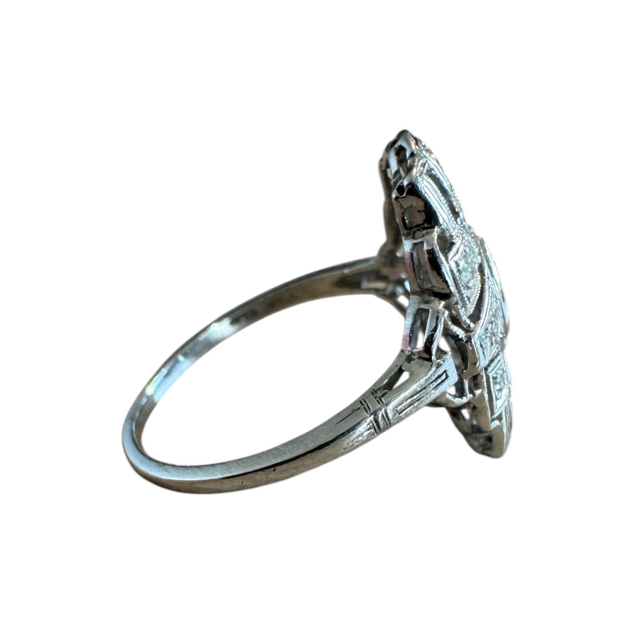 Vintage Platinum Diamond Filigree Cocktail Ring en vente 2