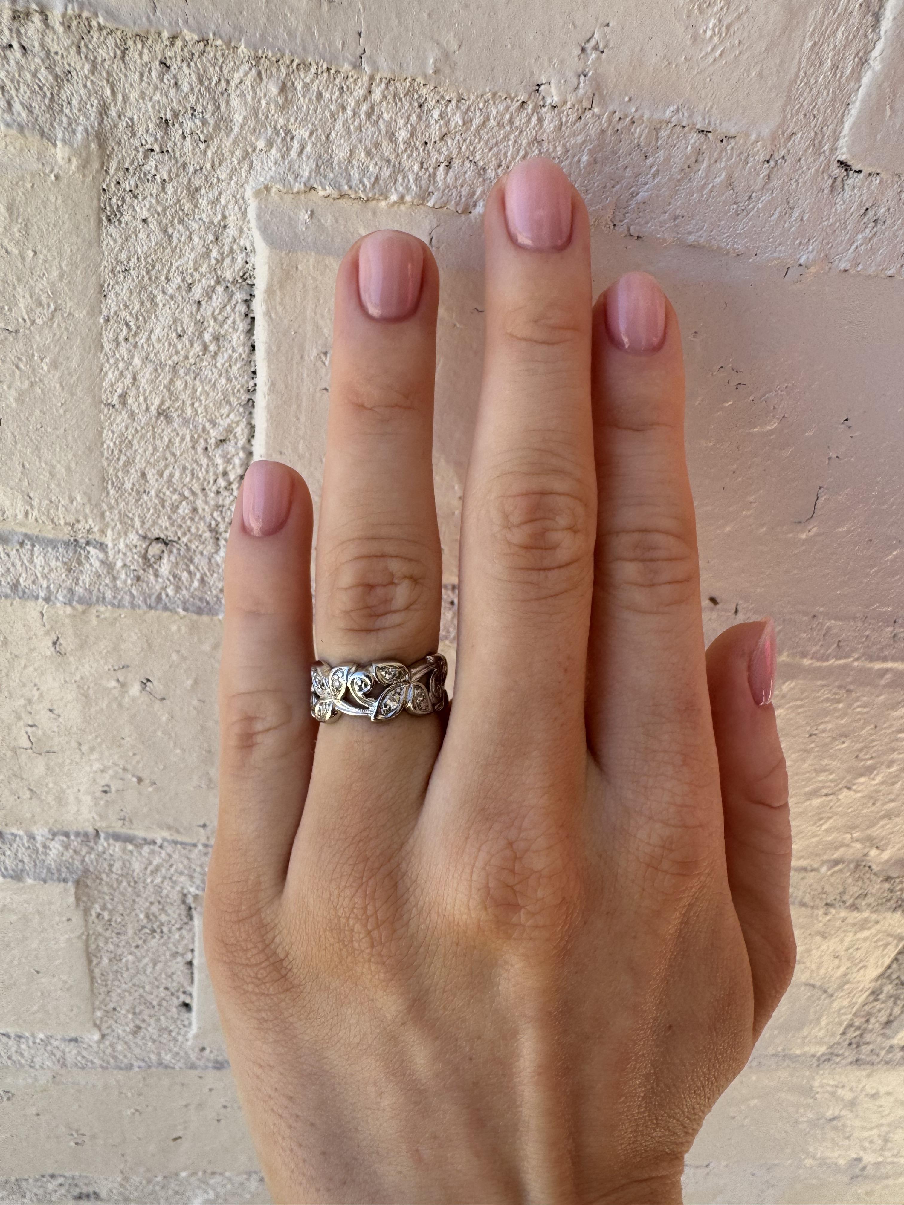 Vintage Platin-Diamant-Eternity-Ring im floralen Stil aus Platin Größe 4,5 (Art déco) im Angebot