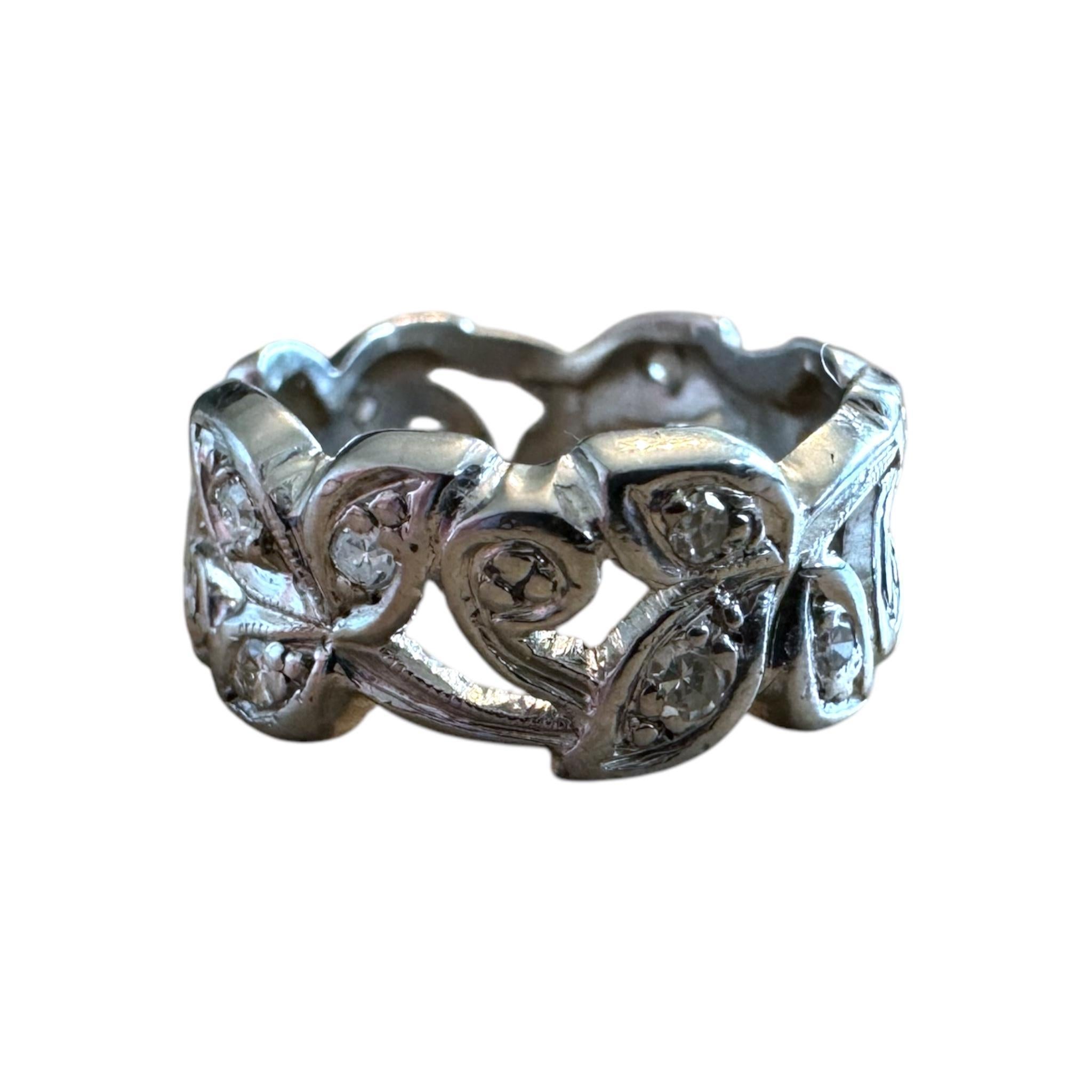 Vintage Platin-Diamant-Eternity-Ring im floralen Stil aus Platin Größe 4,5 Damen im Angebot
