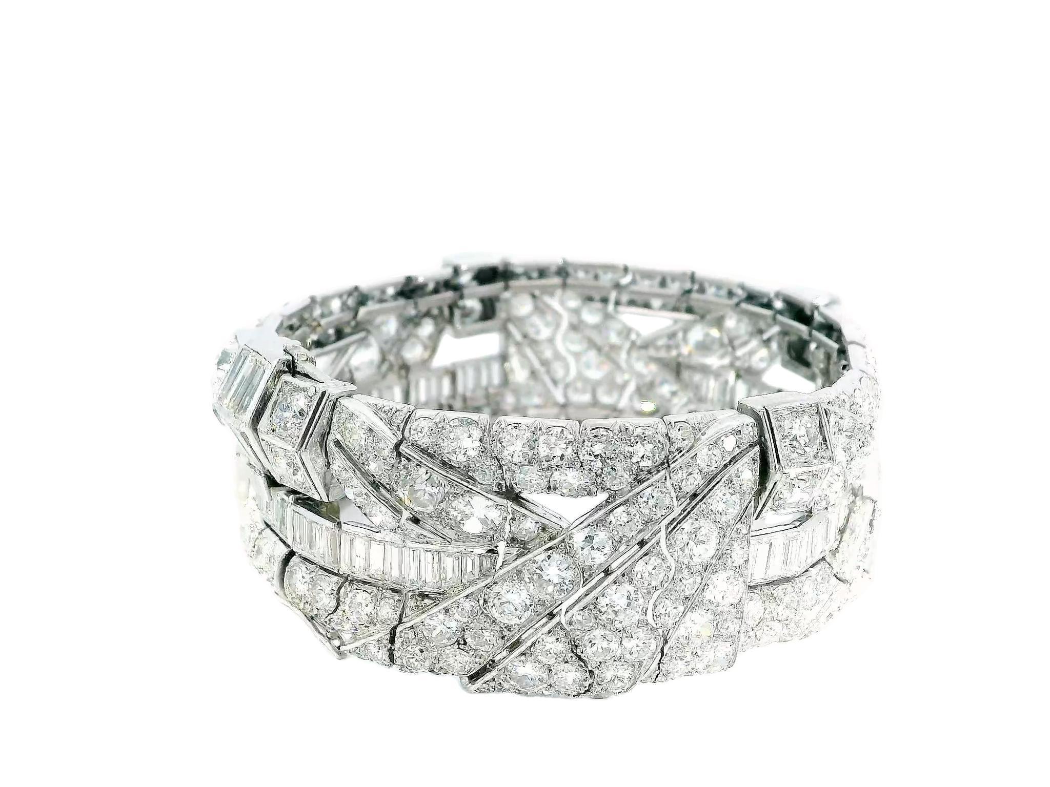 Vintage Platinum & Diamond French Retro Bracelet In Excellent Condition For Sale In Great Neck Plaza, NY