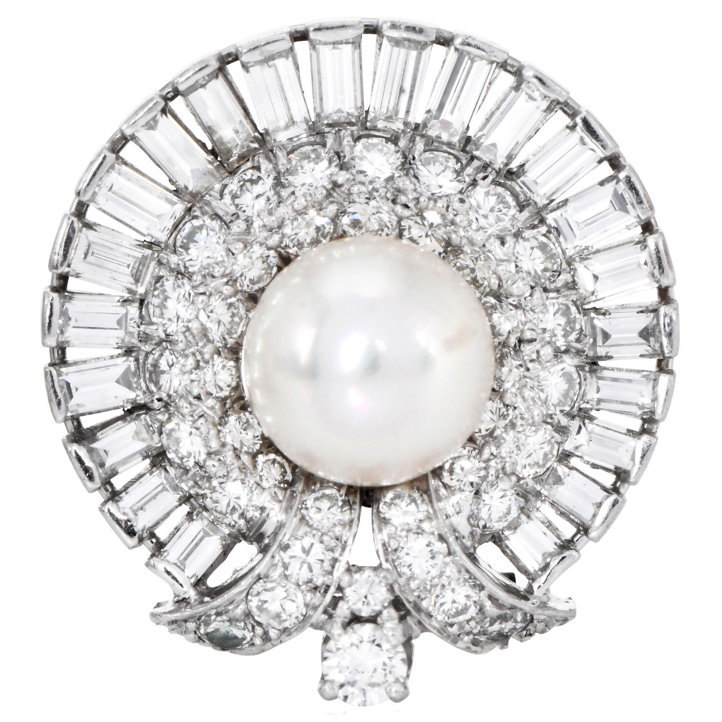 Orecchini a clip in platino d'epoca con diamanti e perle a raggiera e doppi perni in vendita 1